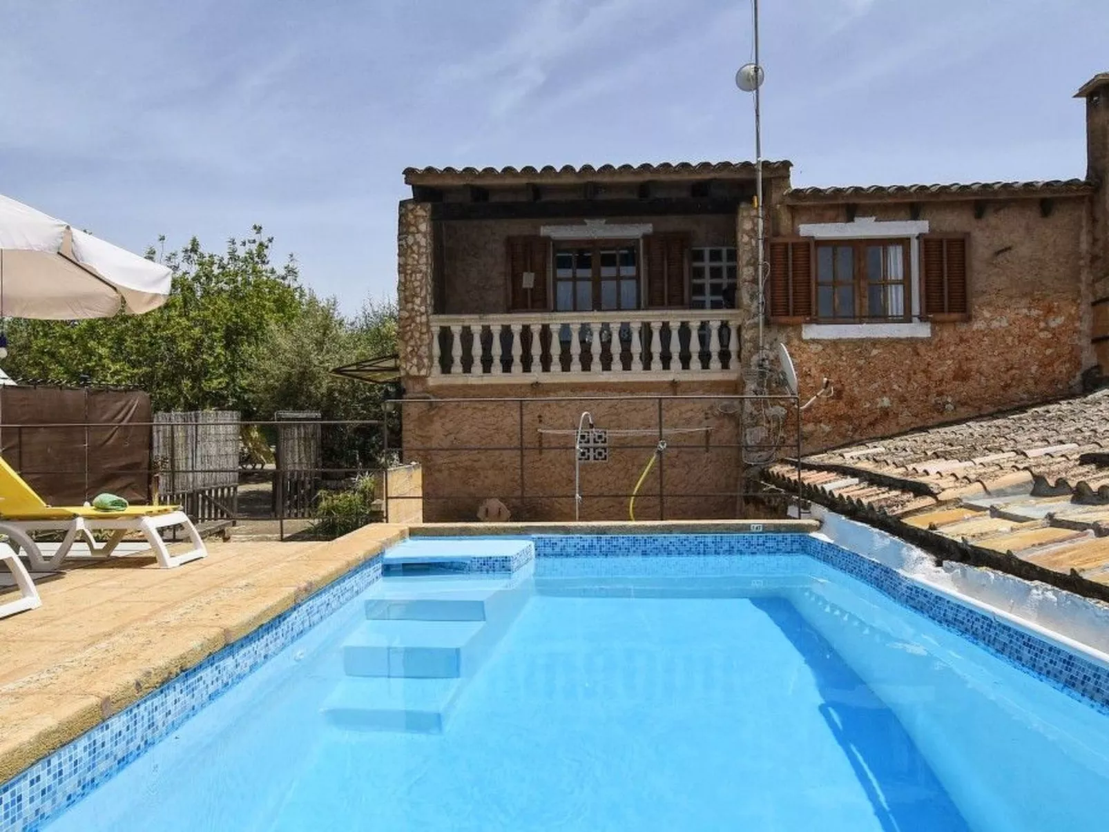 MONTSERRAT  ( SON PERETO ) - Draußen