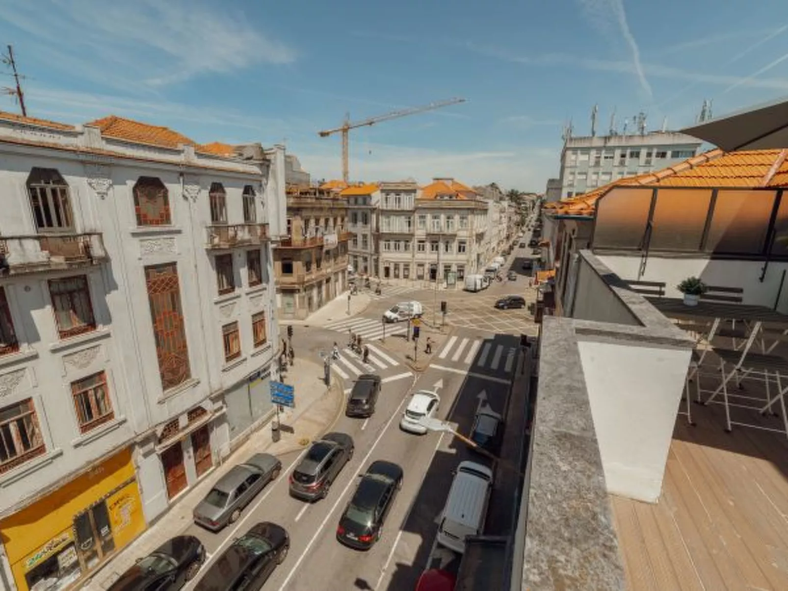 DOWNTOWN CLASSIC WITH TERRACE by VACATIONY - Draußen