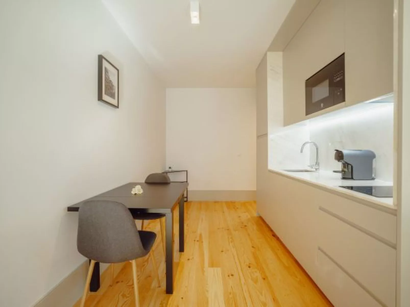 LEGACY OPORTO DESIGN APARTMENT D by VACATIONY - Inside