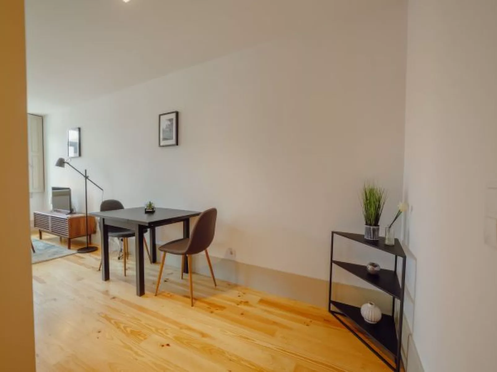 LEGACY OPORTO DESIGN APARTMENT H by VACATIONY - Inside