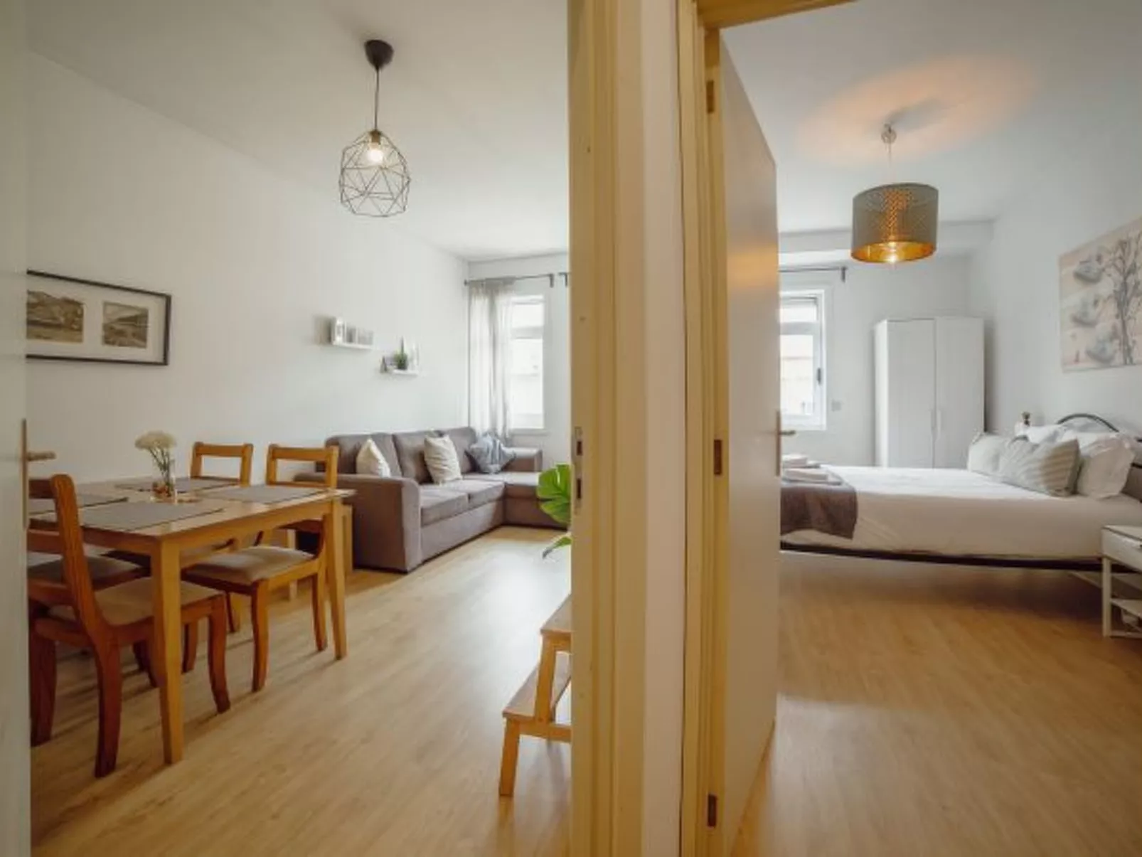 ALEGRIA CITY CENTER with ELEVATOR by VACATIONY - Inside