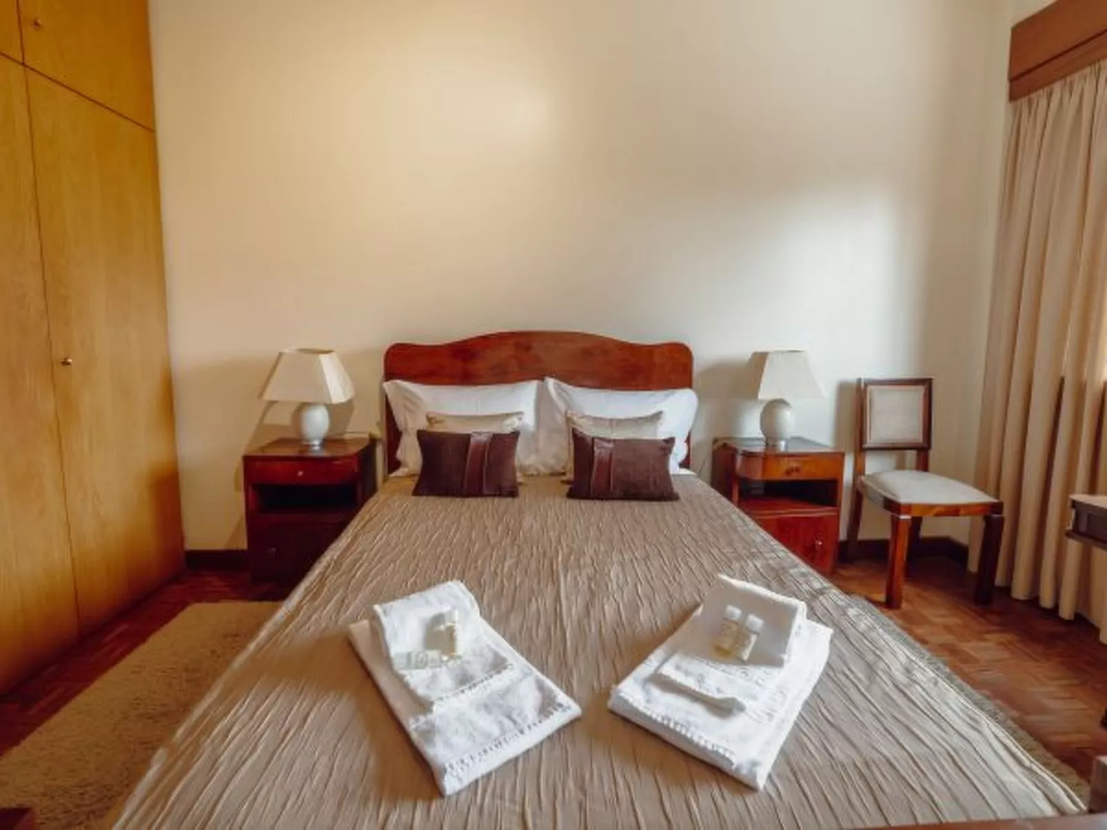 GRAND BOTANIC GARDEN APARTMENT by VACATIONY - Inside