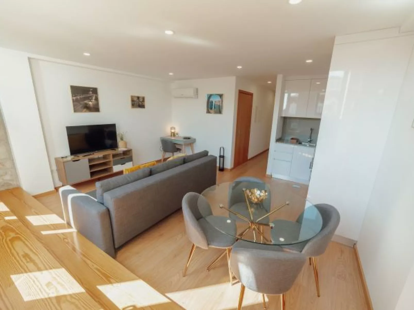 MODERN & STYLISH APARTMENT II by VACATIONY - Inside