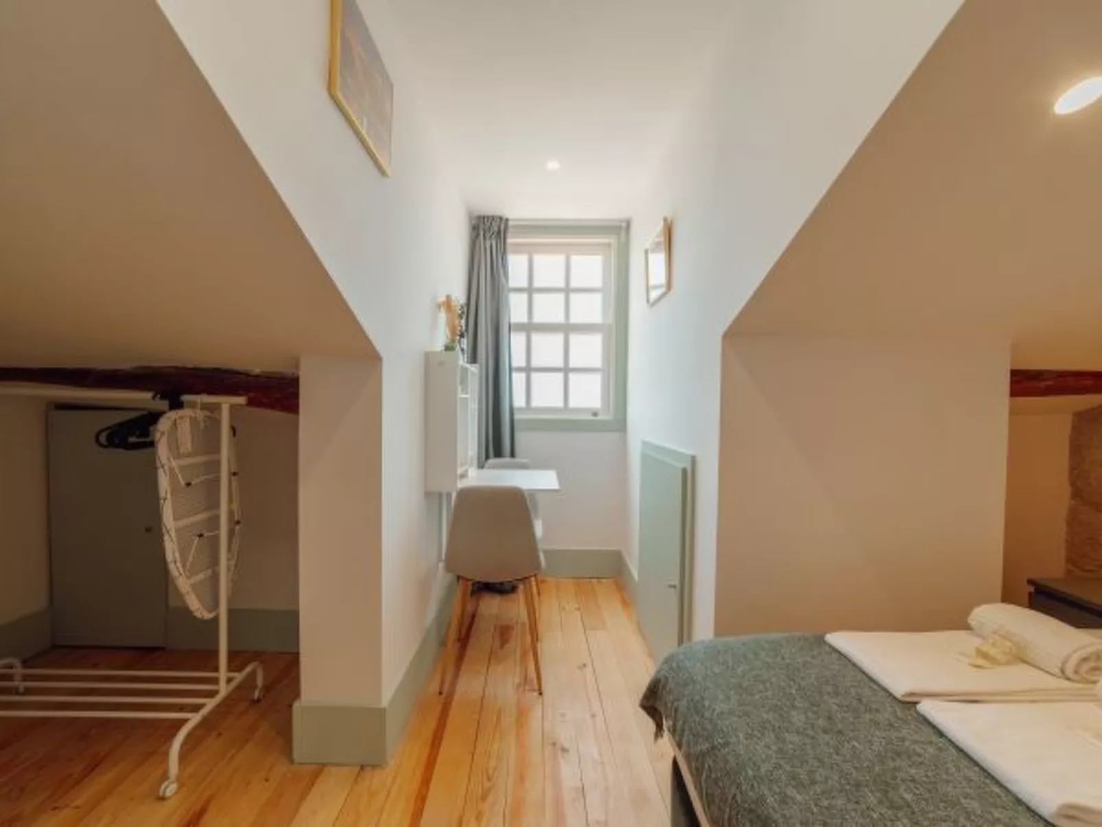 DOWNTOWN SUITE F by VACATIONY - Inside