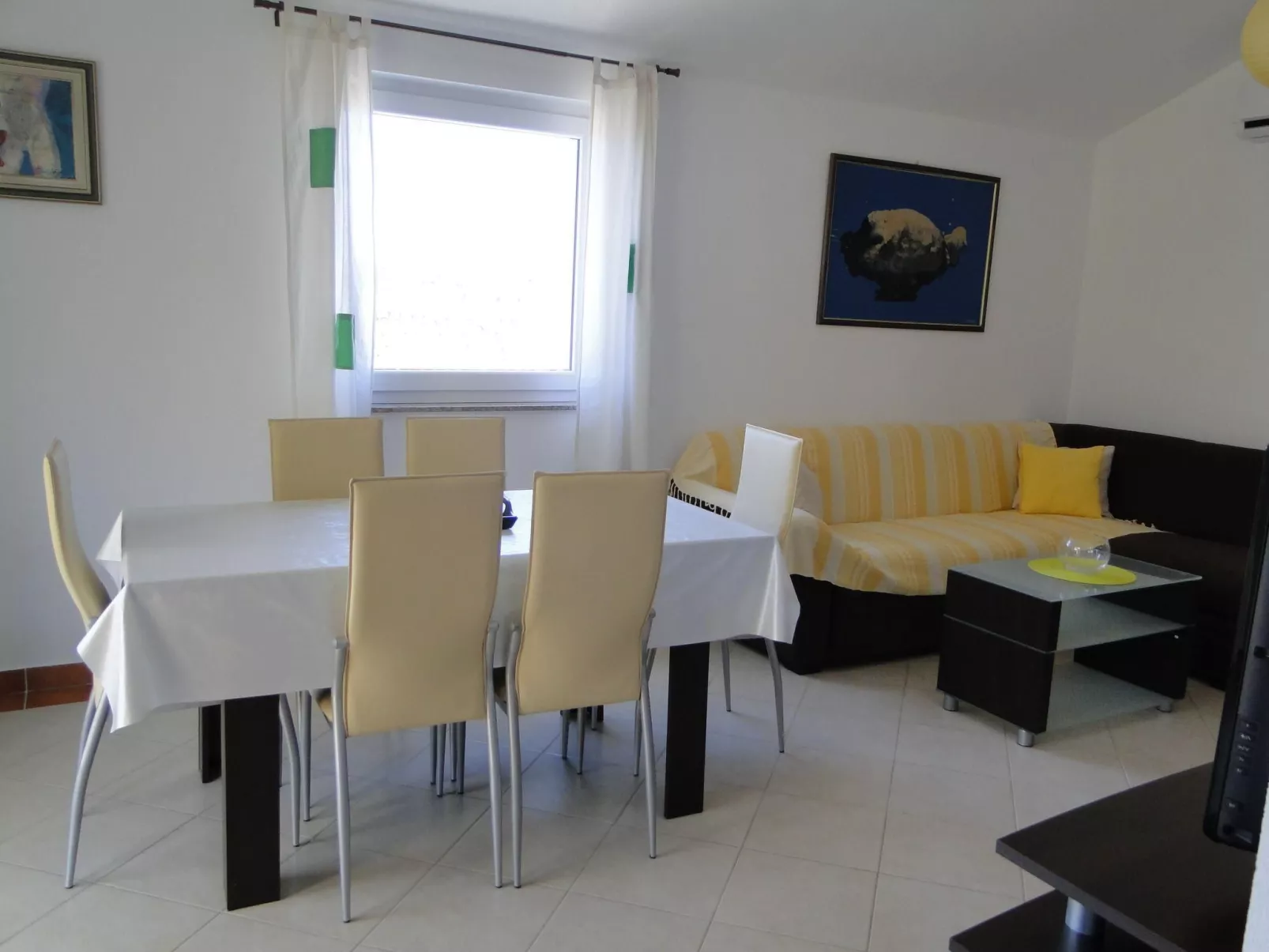 Wohnung "Niva 2" mit Blick auf das Wasser - Drinnen