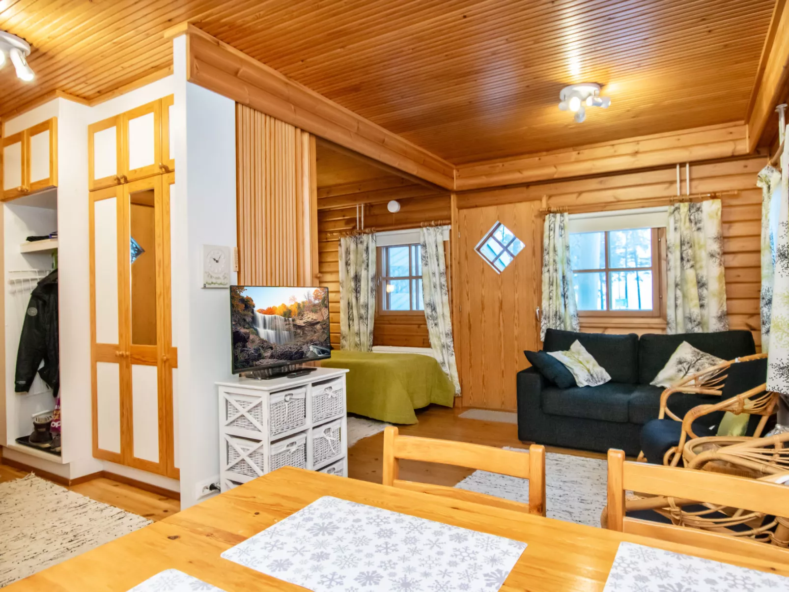 Kulta-käkönen 2 by bomba - Inside