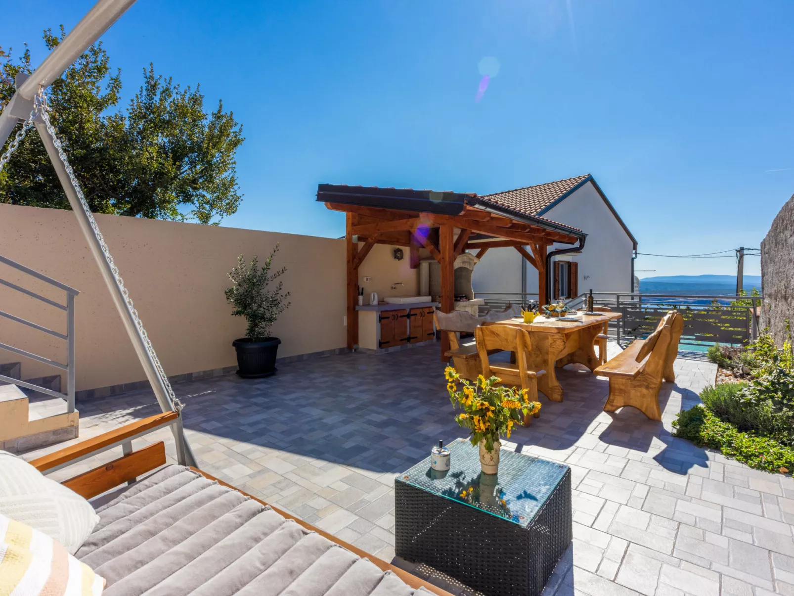 Raj - Inn / HR-10606-01 - Image-tags.info