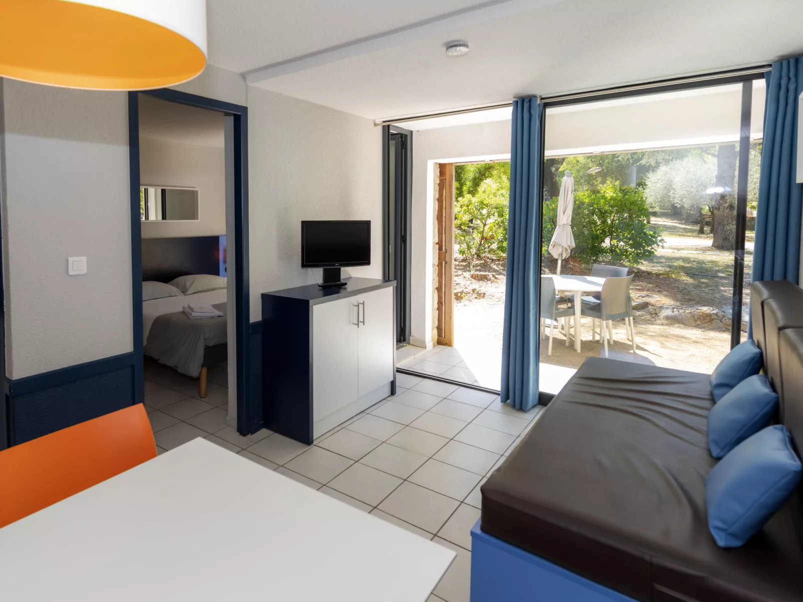 Lou Castel - Drinnen