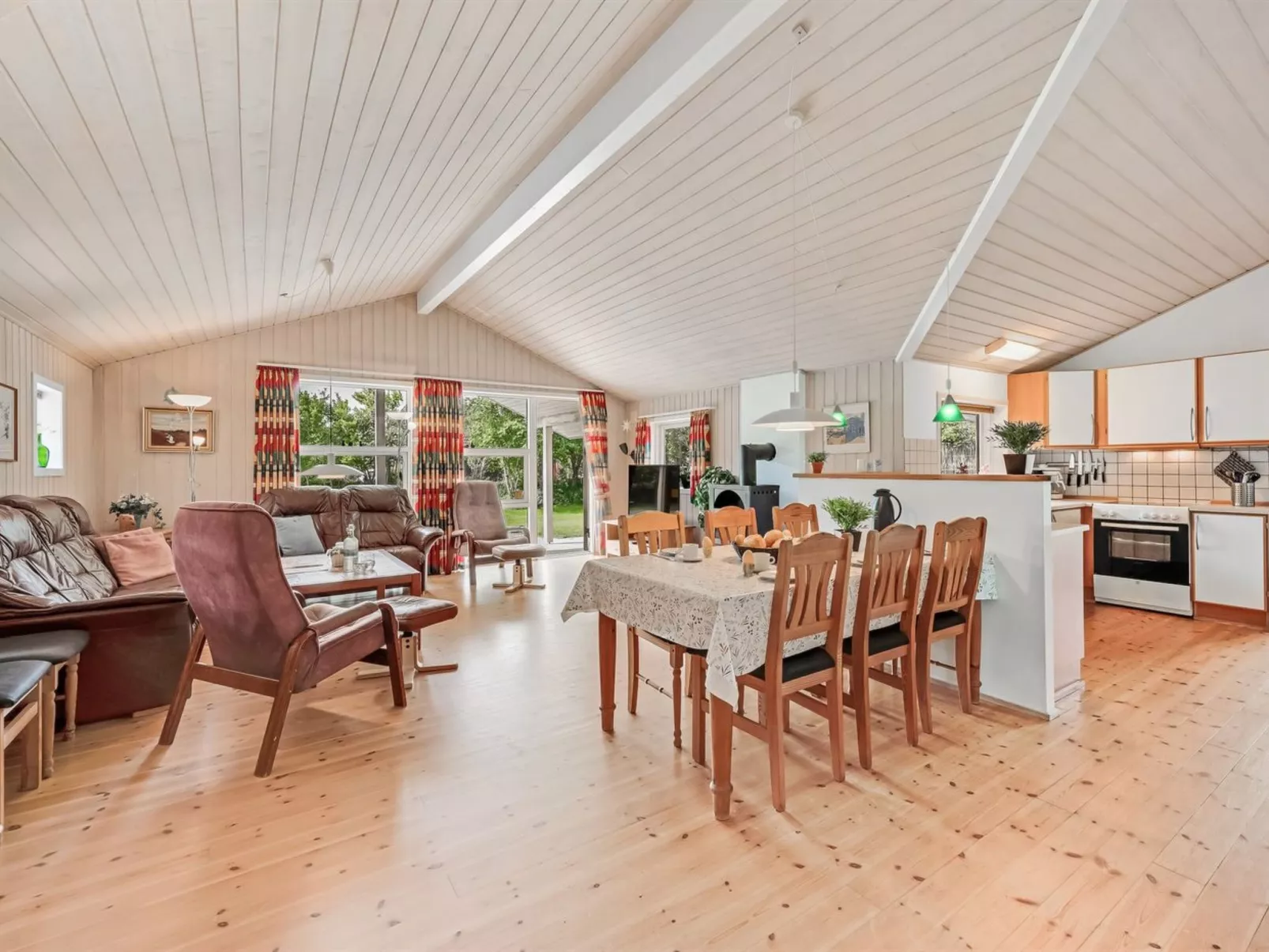 "Salla" - 1.2km from the sea - Inside