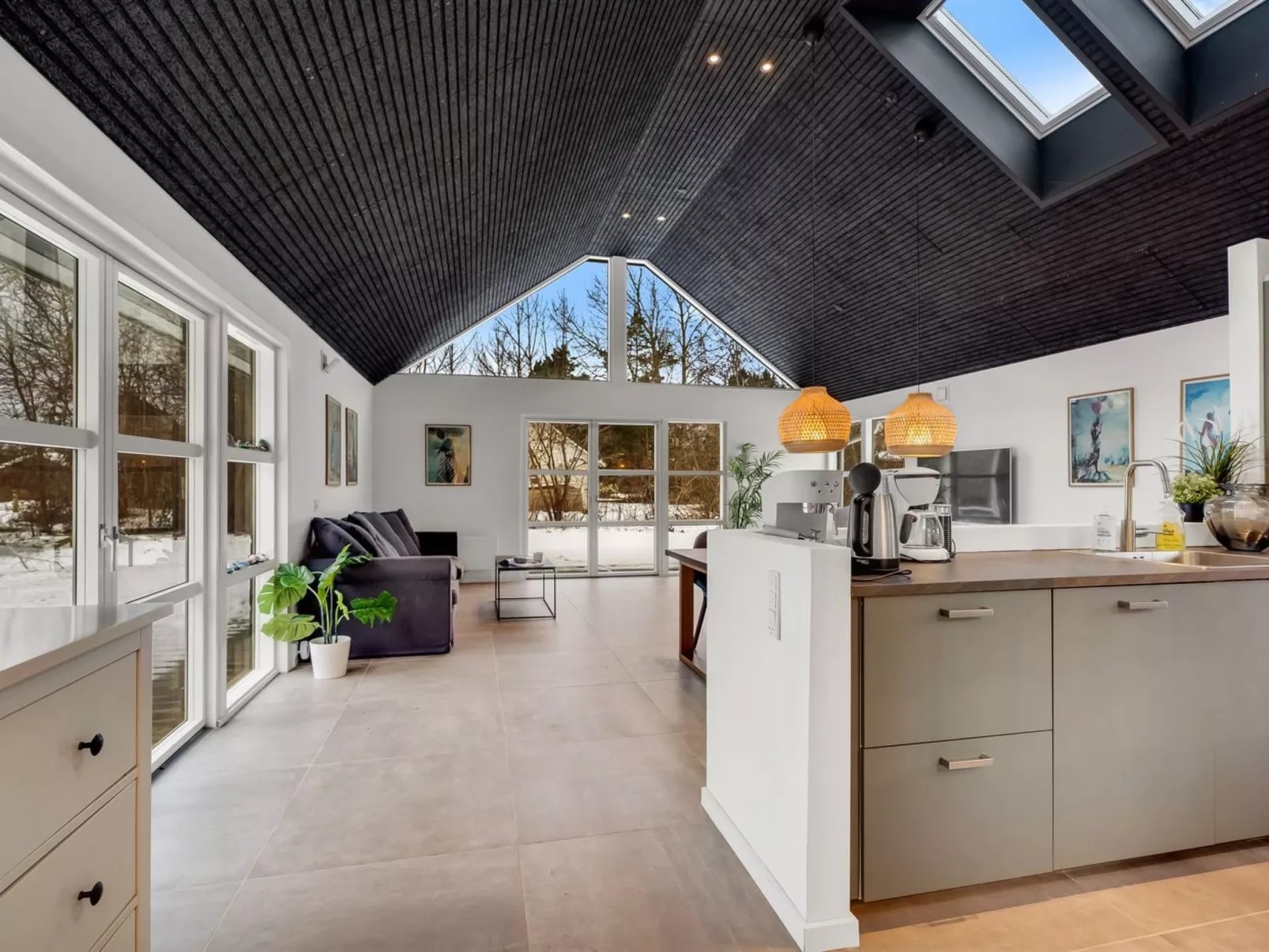 "Haghbarth" - 400m from the sea - Inside