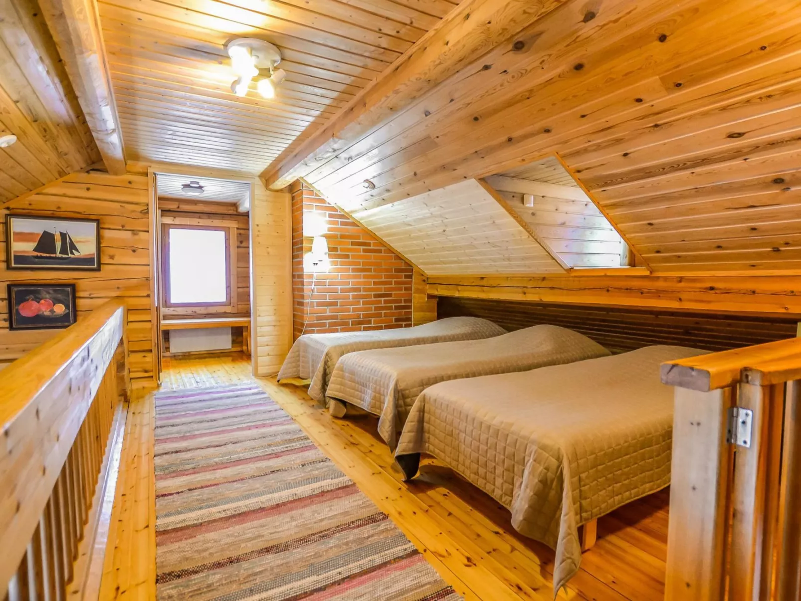 Laattaja mökki - Drinnen