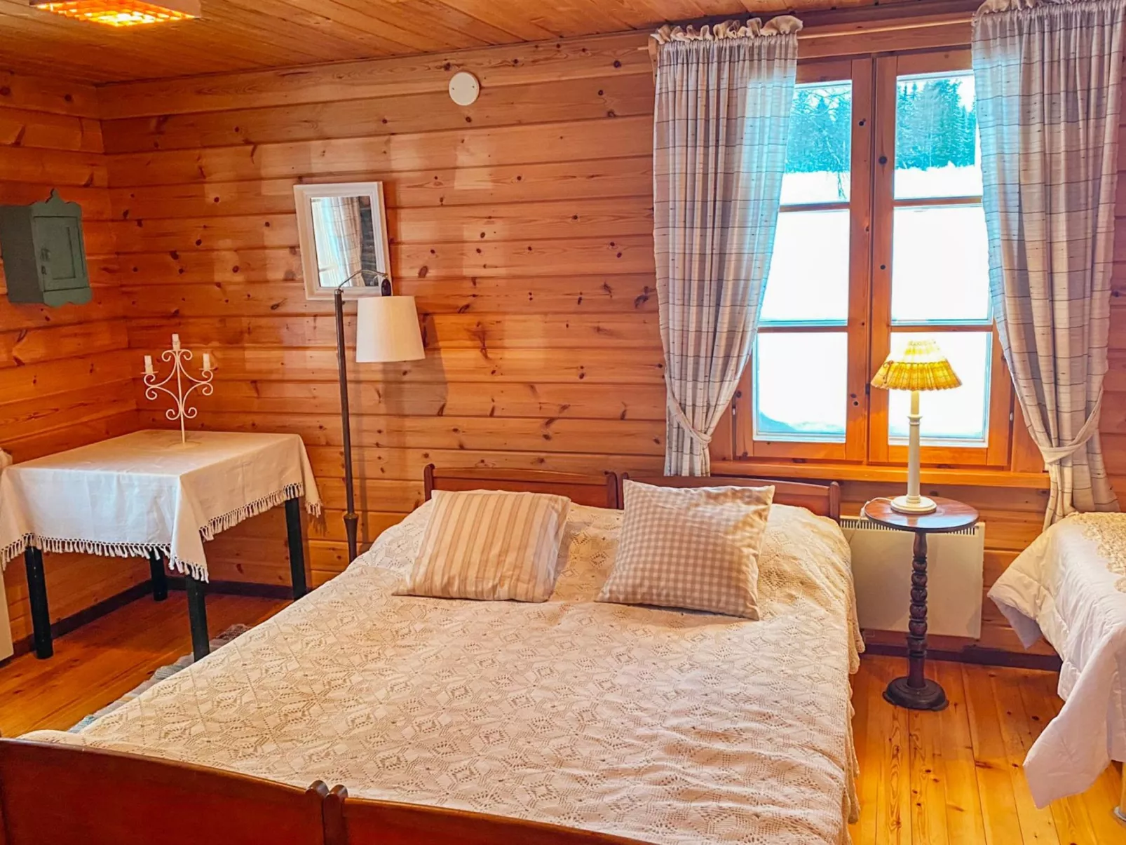 Laattajan hirsipirtti - Dedans