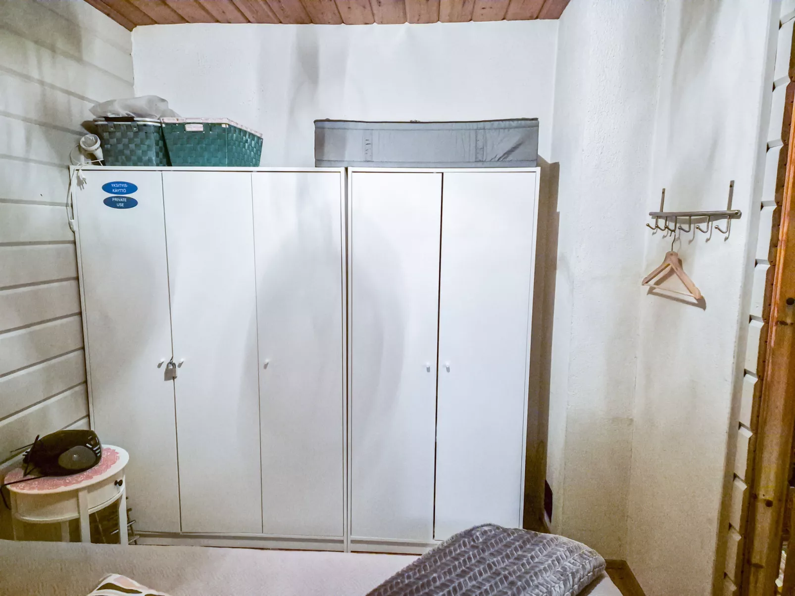 Mustalampi 5 satakieli - Dedans