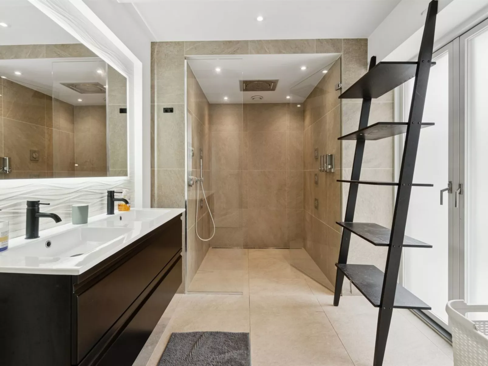 "Rusalina" - 20m from the sea - Drinnen