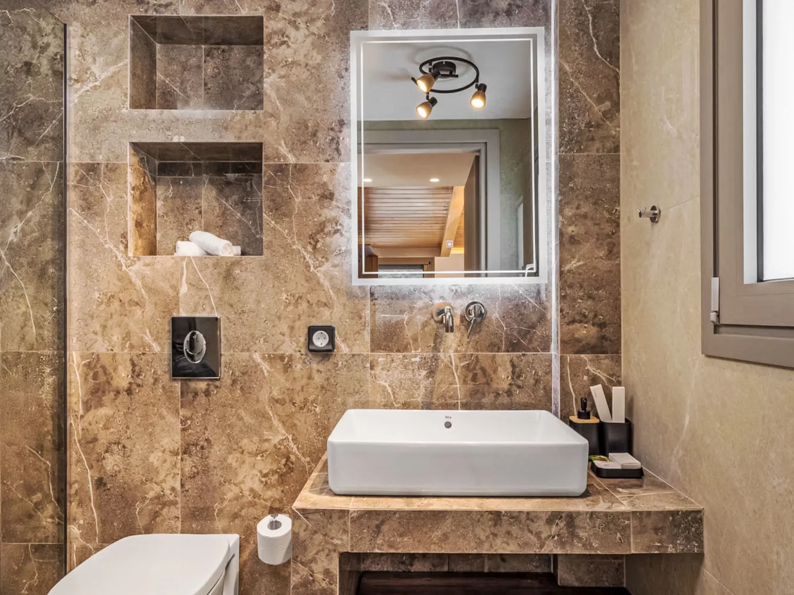 Ferienvilla "Arfna Villa B" mit privatem Pool - Dedans