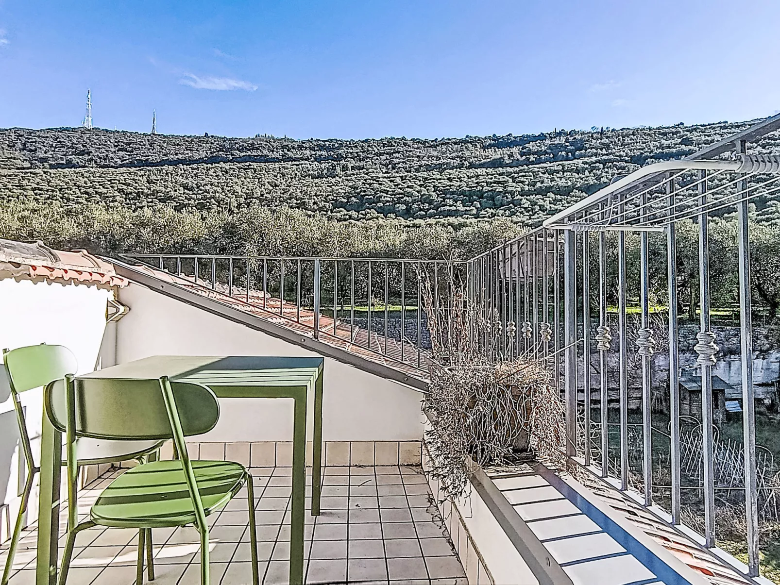 Tra gli Ulivi - Dehors