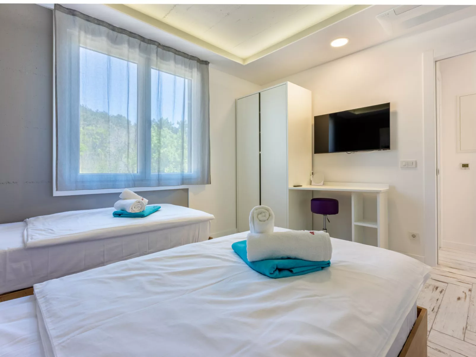 Amoris 4 / HR-10894-01 - Image-tags.info