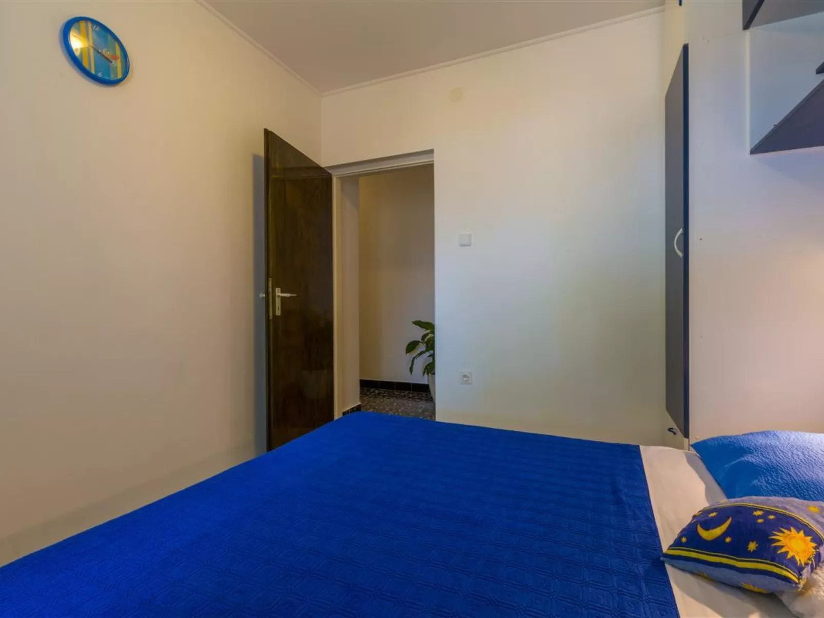 LOVRO / HR-05524-01 - Image-tags.info