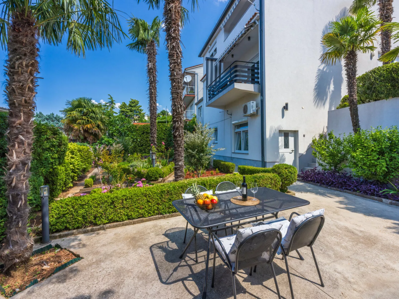 Garden View / HR-11136-01 - Image-tags.info