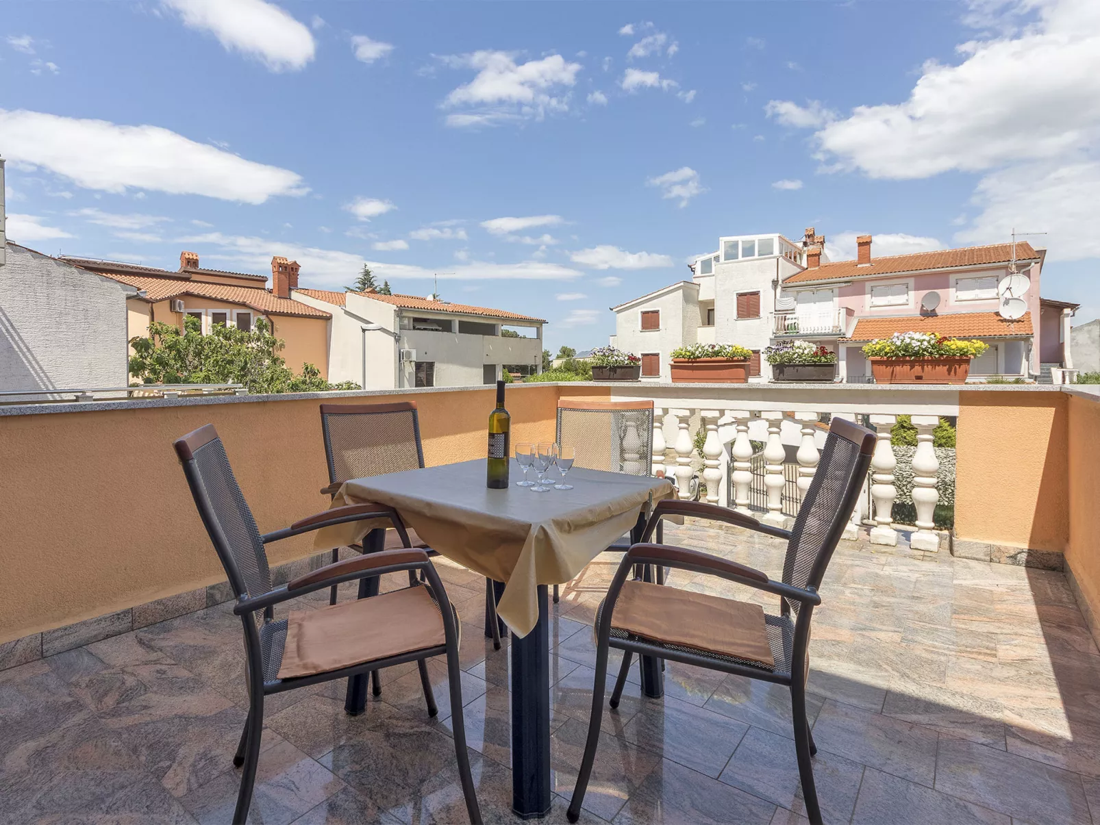 Apartment 2000 - Outside