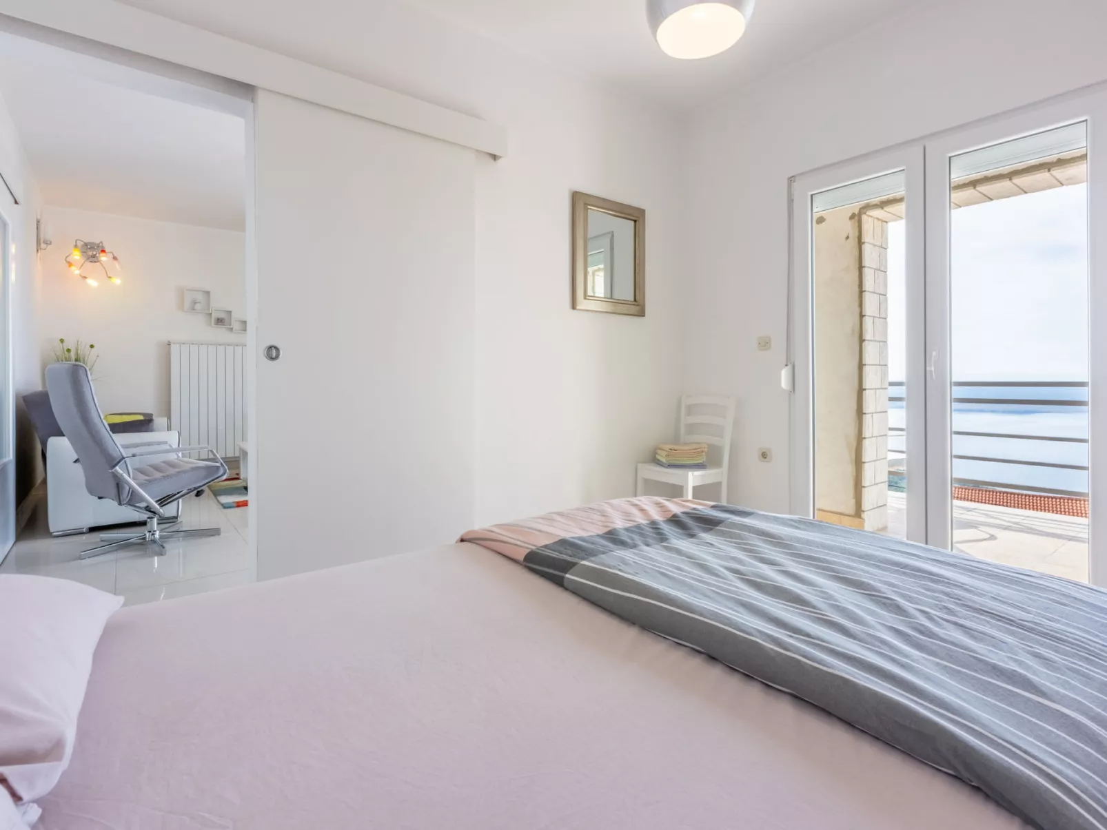 Mirjana Jelicic / HR-09956-01 - Image-tags.info