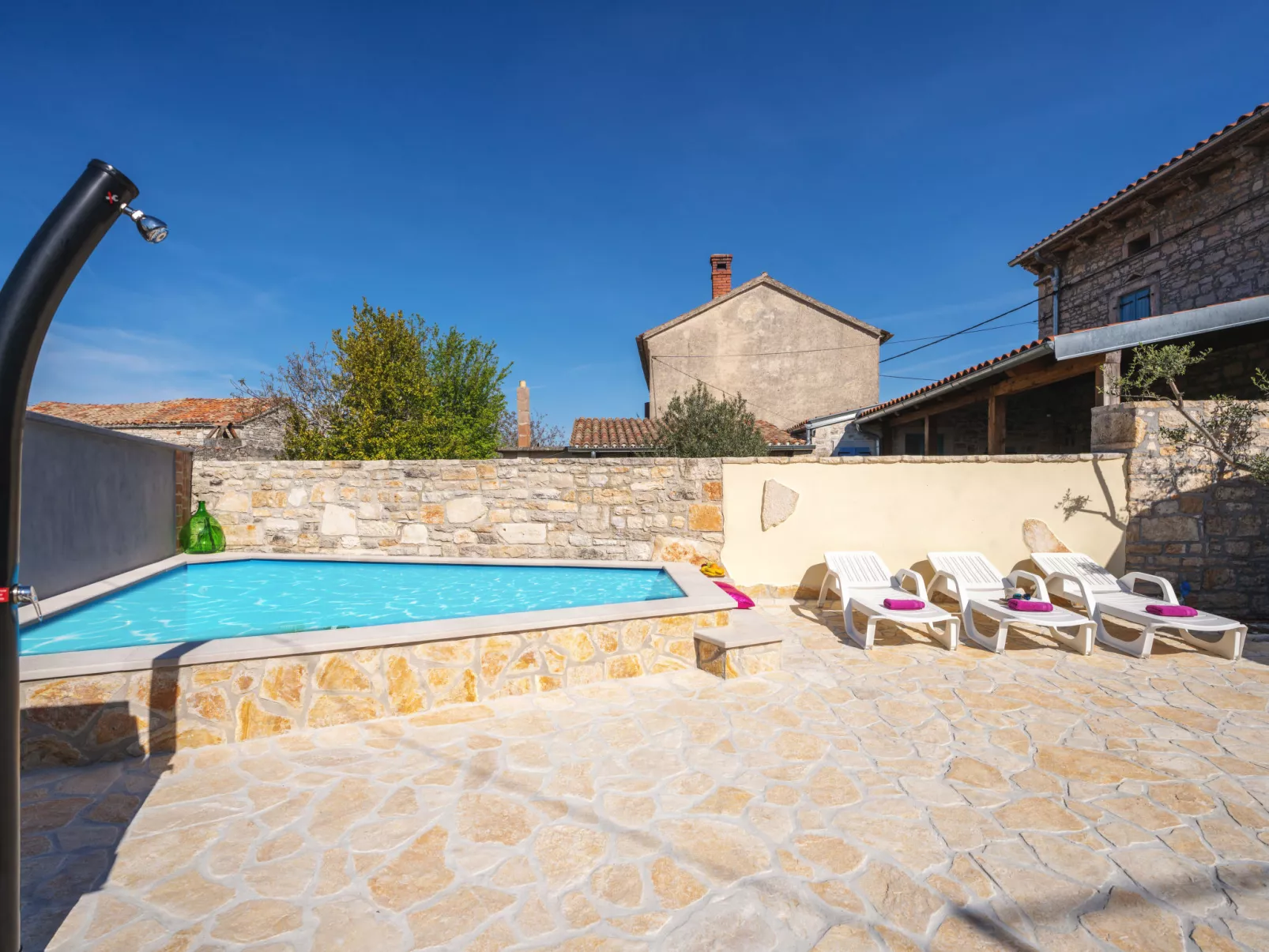 House 2214 - Image-tags.info