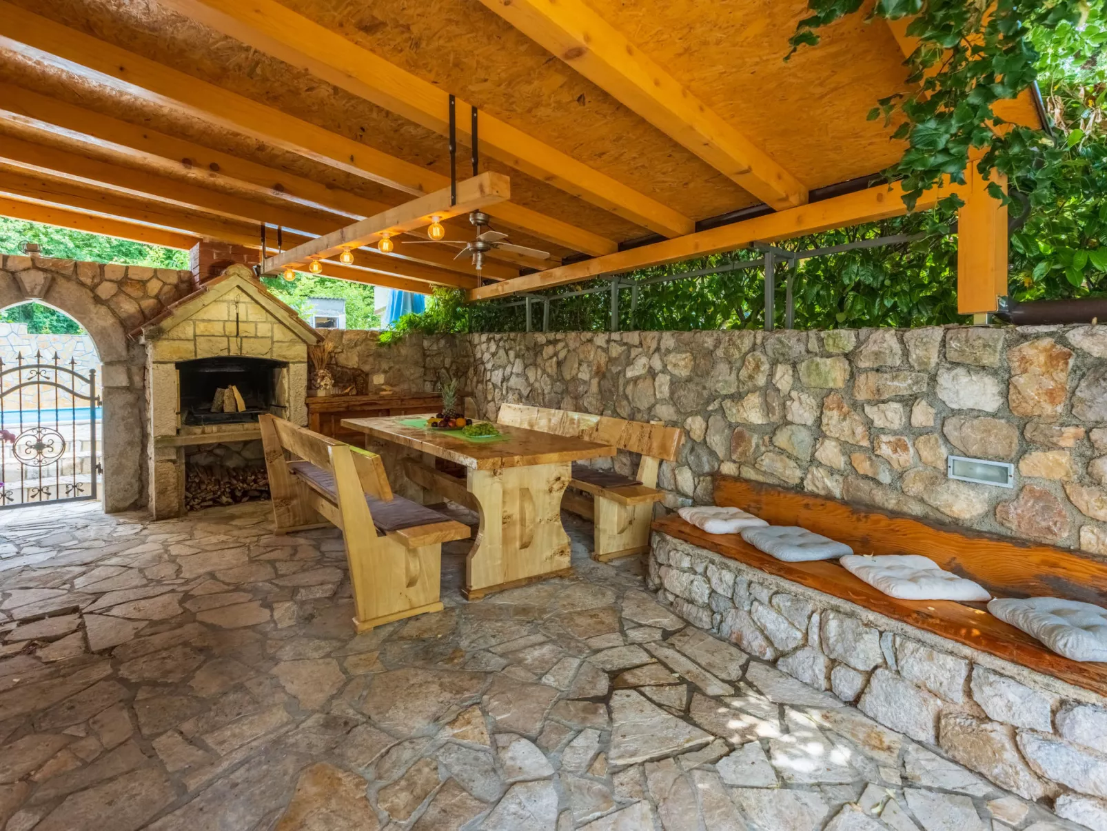 MIJO / HR-09395-01 - Outside