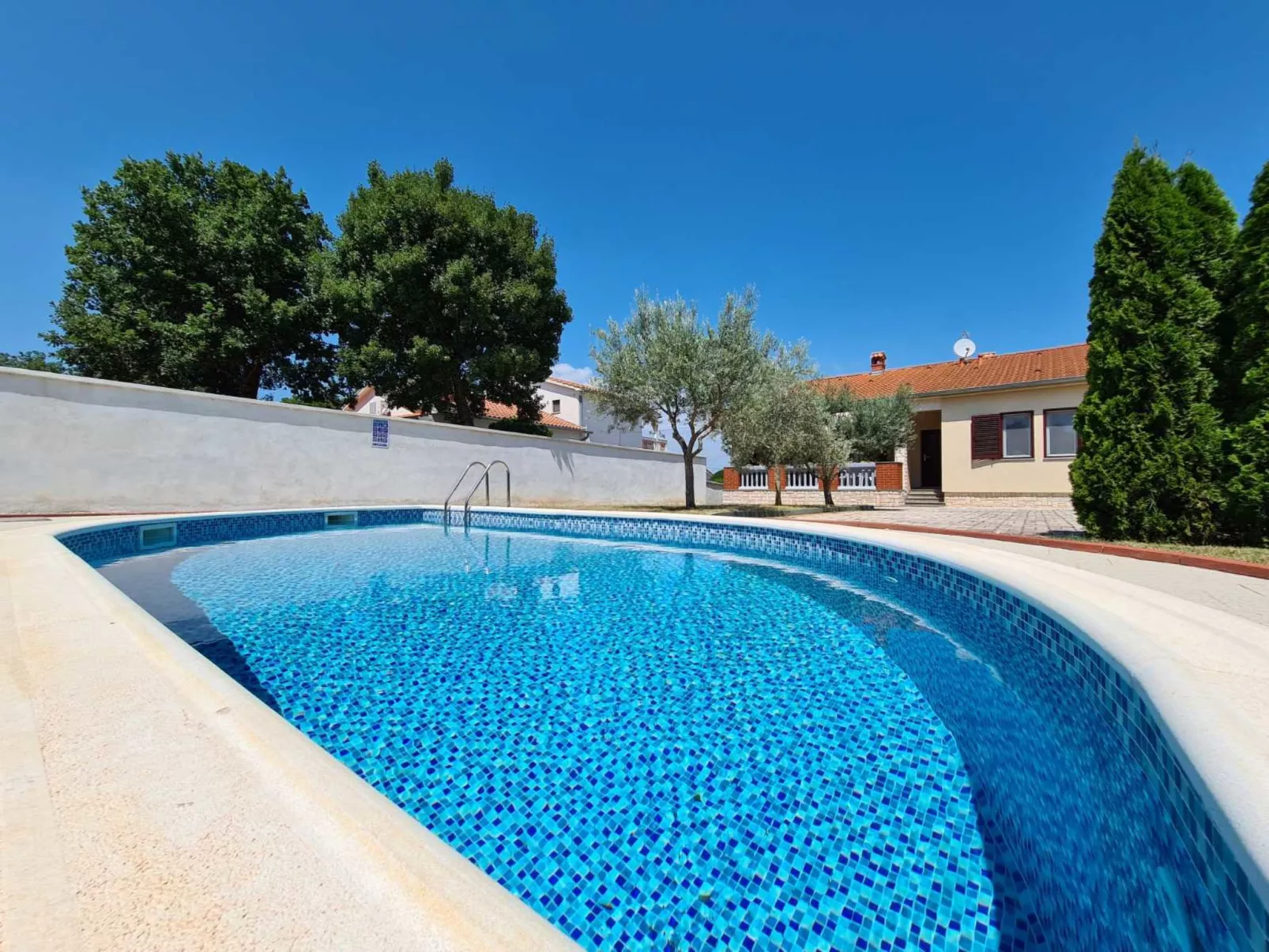 House 333 - Draußen