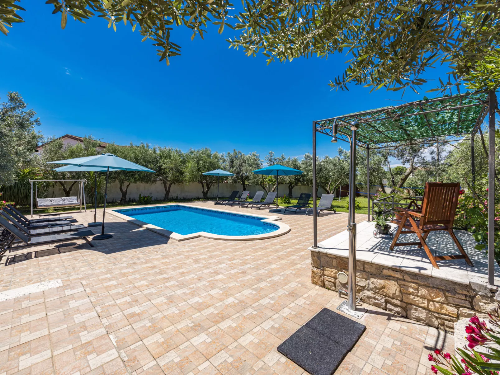 Villa Lavinija - Image-tags.info