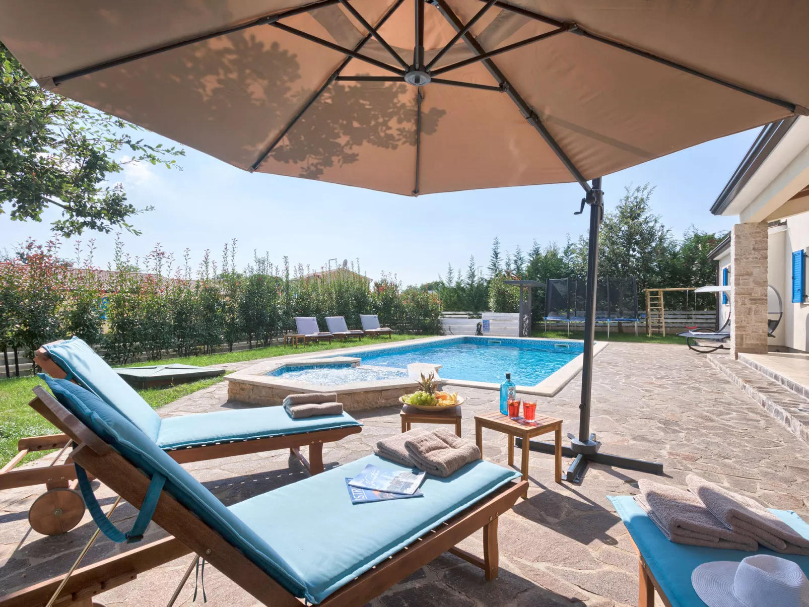 Villa 1521 - Image-tags.info