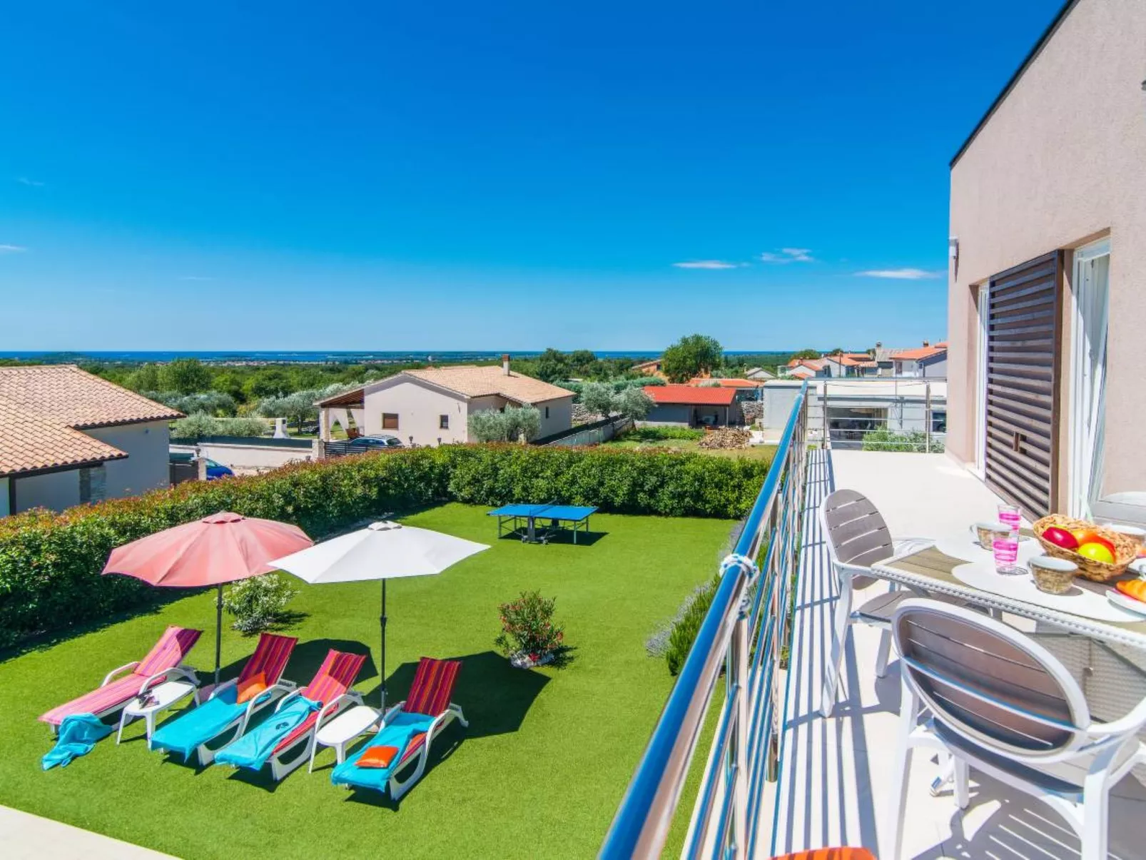 Villa 1972 - Outside