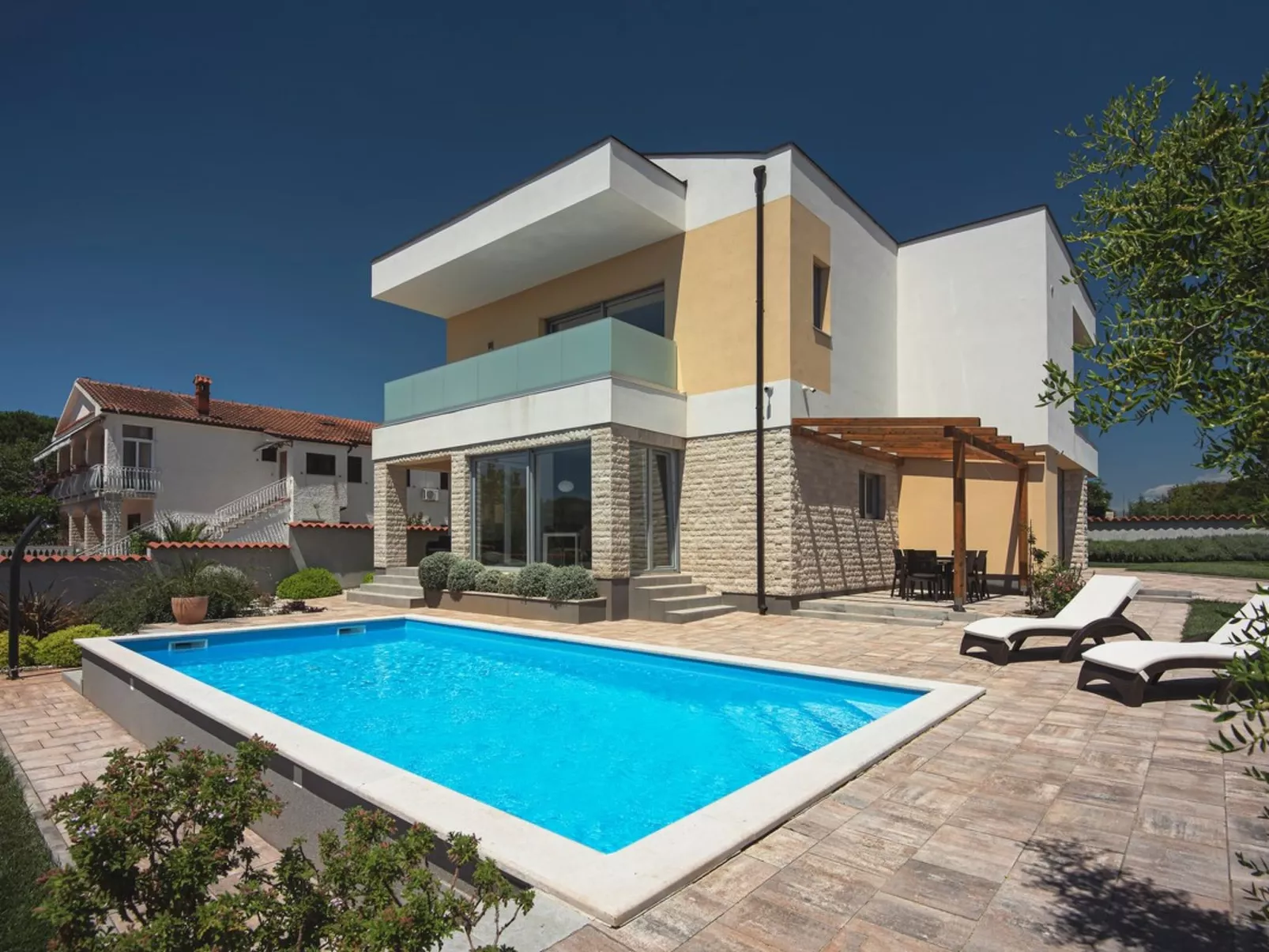 Villa White - Image-tags.info