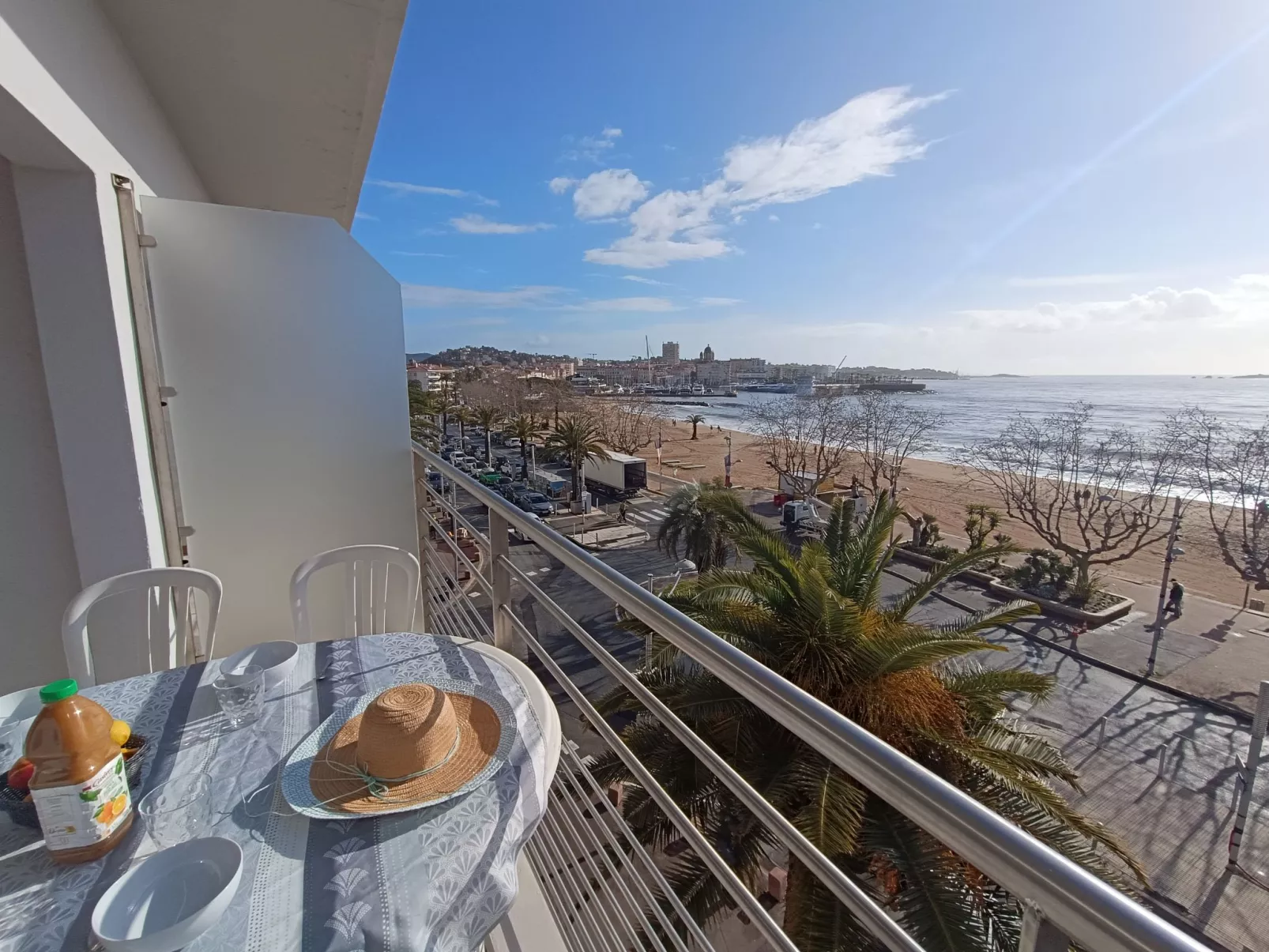 Le Domino - Draußen