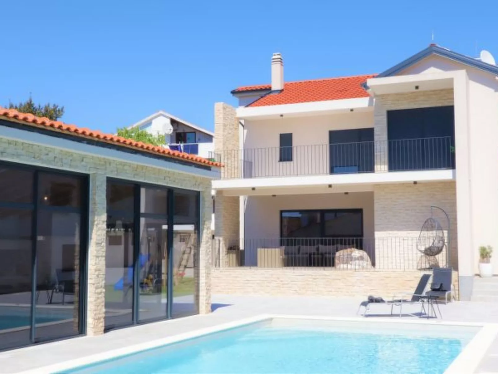 Villa Magale with a pool - Image-tags.info