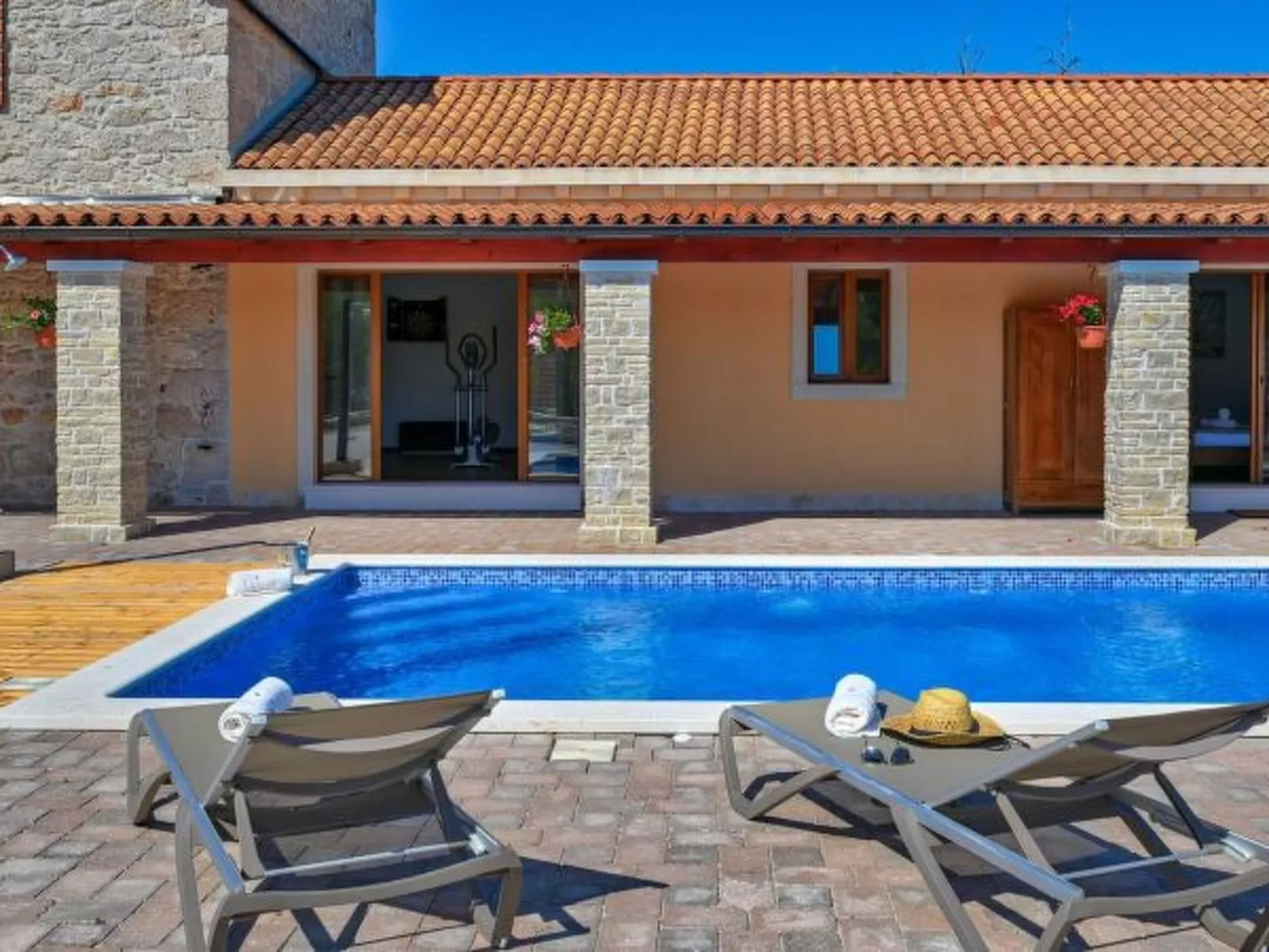 Villa Jacassa with heated pool and jacuzzi - Image-tags.info