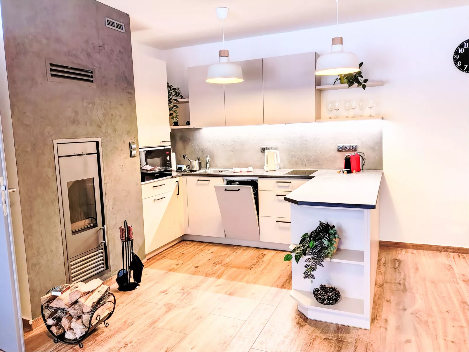 Ground Oasis with Terrace - Inside