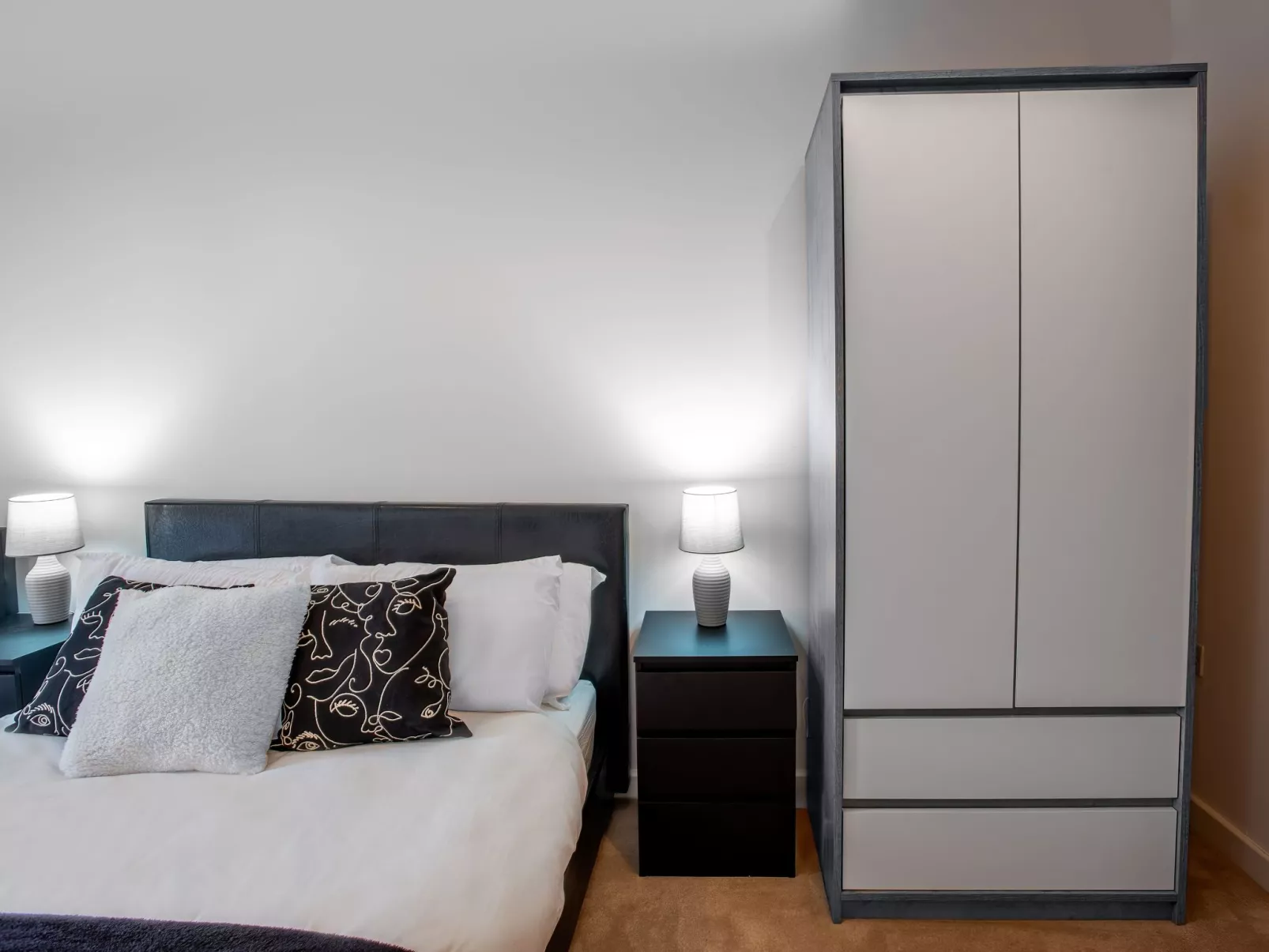 Brandneue, zentrale 2-Zimmer-Wohnung für 6 Gäste - Dedans