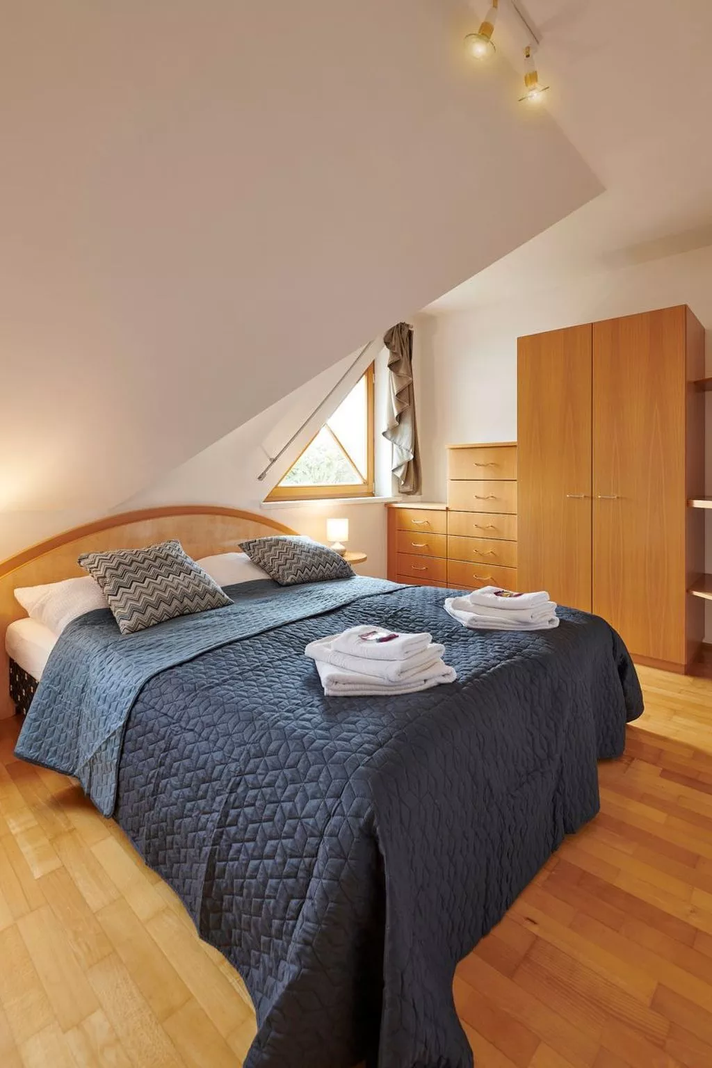 DAS BURGENNEST - Drinnen