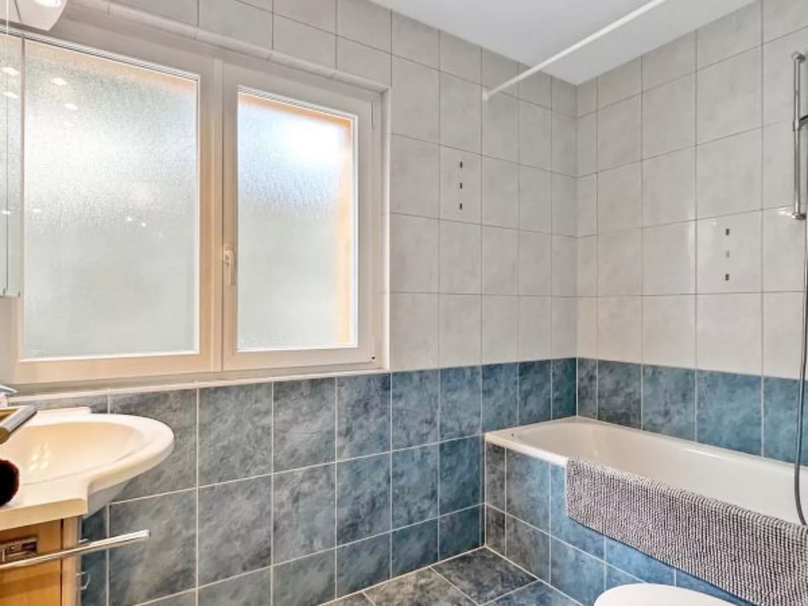 Why not à 5 mns de Sion - Drinnen