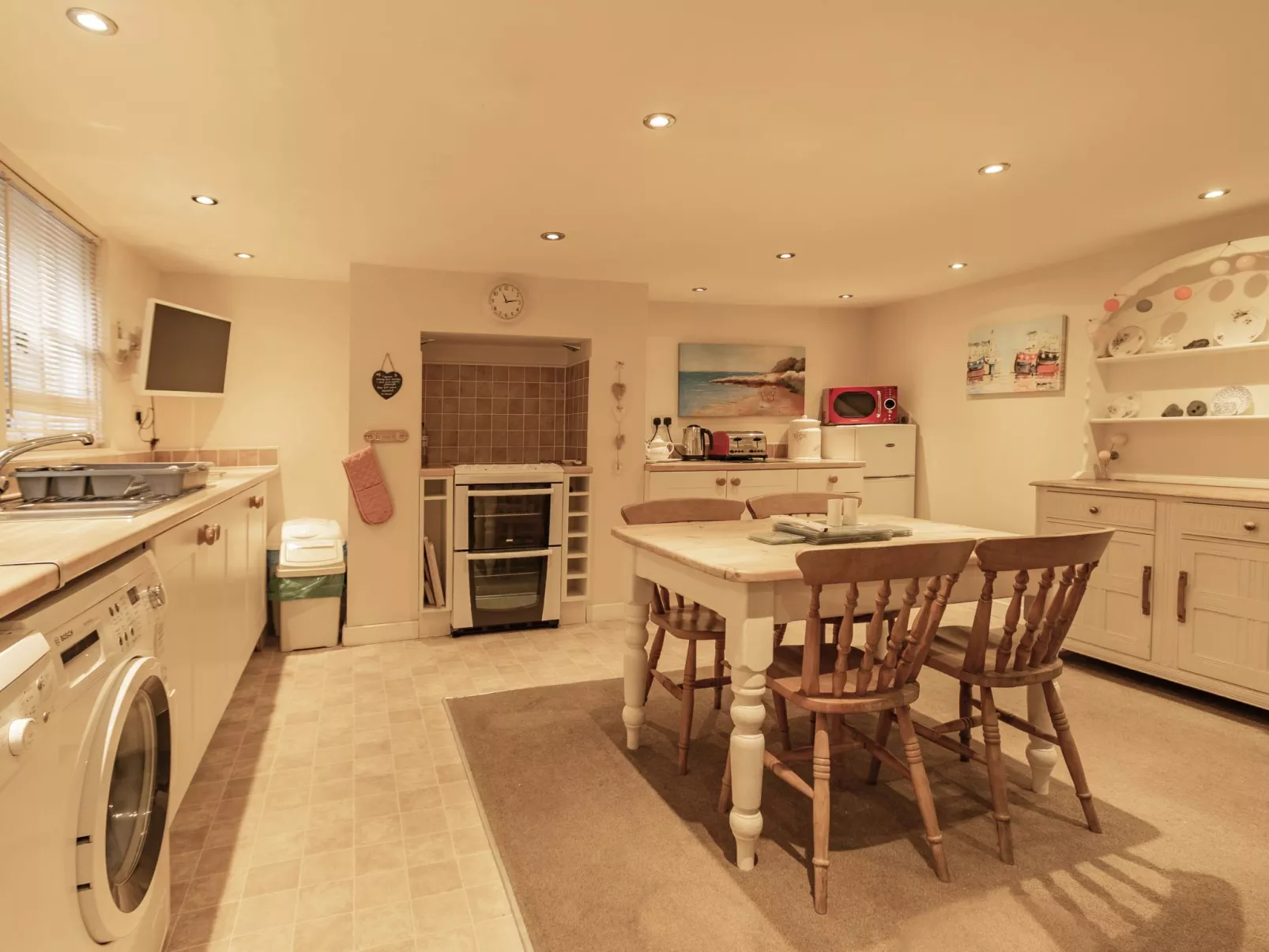 Robins Nest - Inside