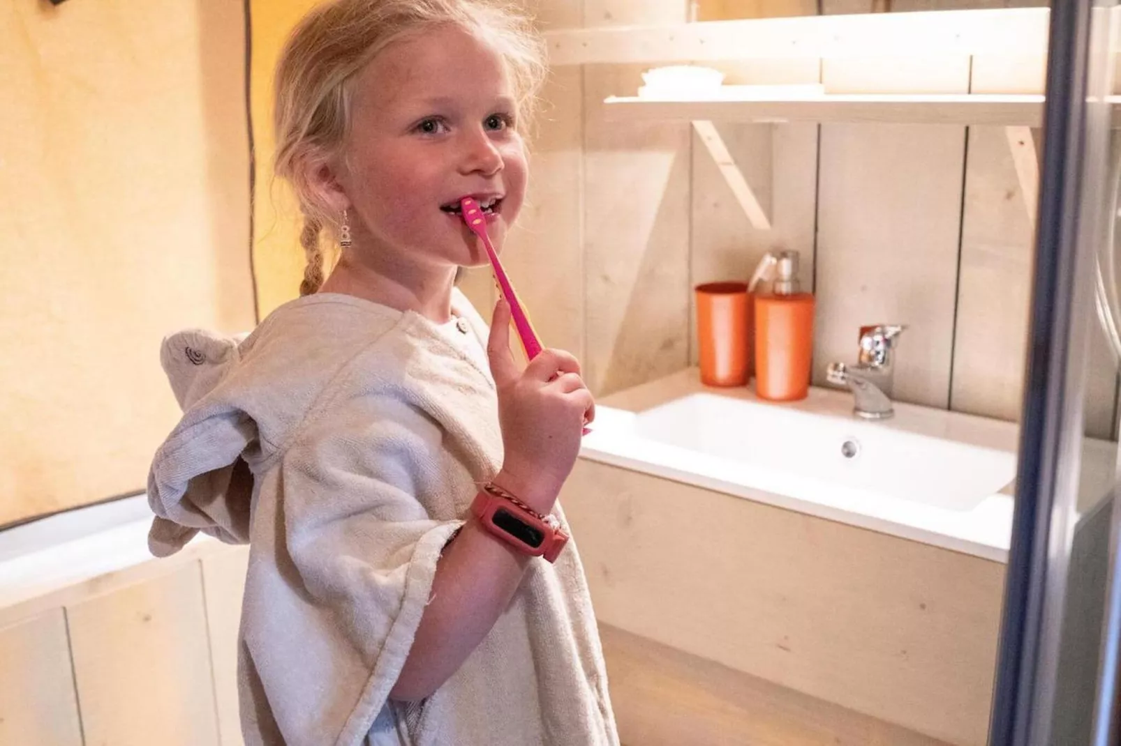 Recreatiepark Rhederlaagse Meren 18-Bathroom