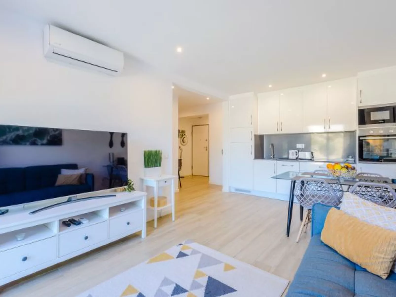 The Little Paradise with Sea Views - Inside