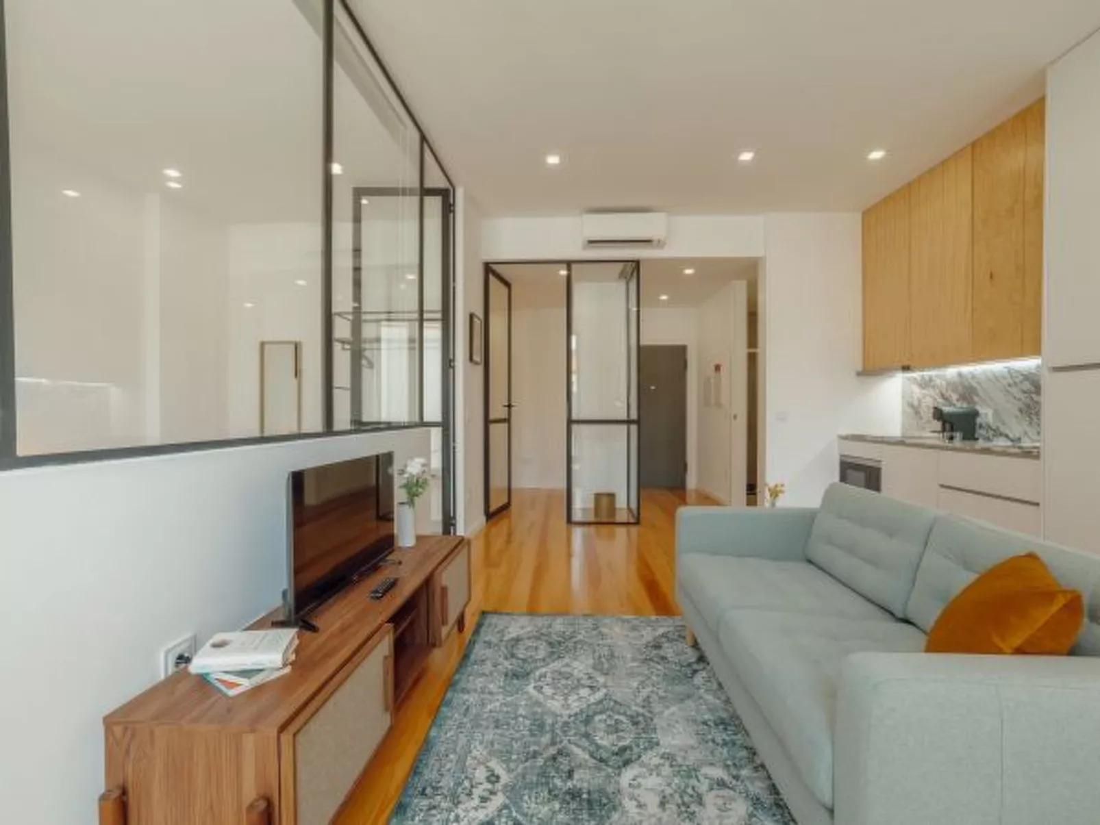 COURTYARD OPORTO DESIGN APARTMENT E - Inside