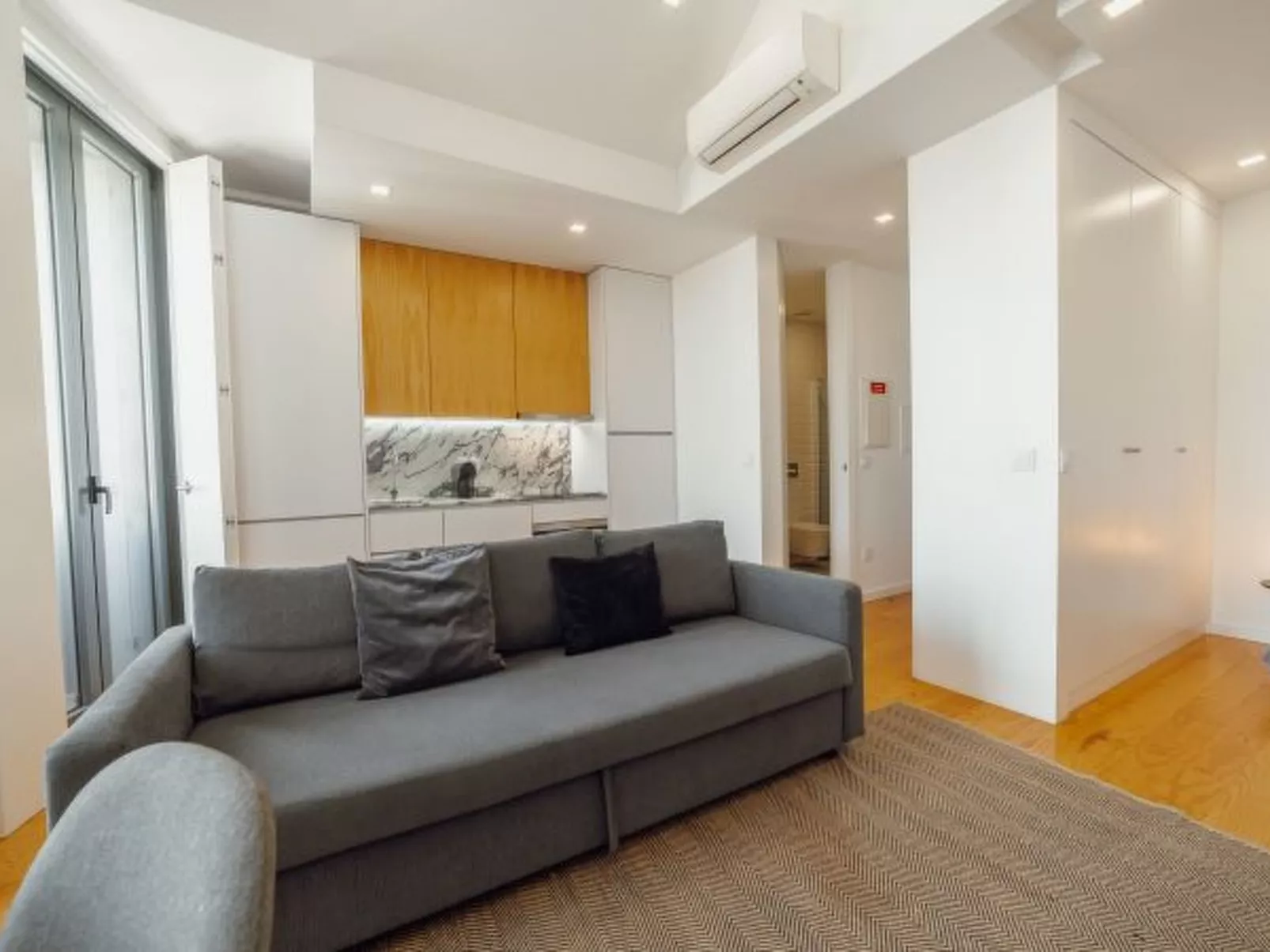 COURTYARD OPORTO DESIGN APARTMENT F - Inside