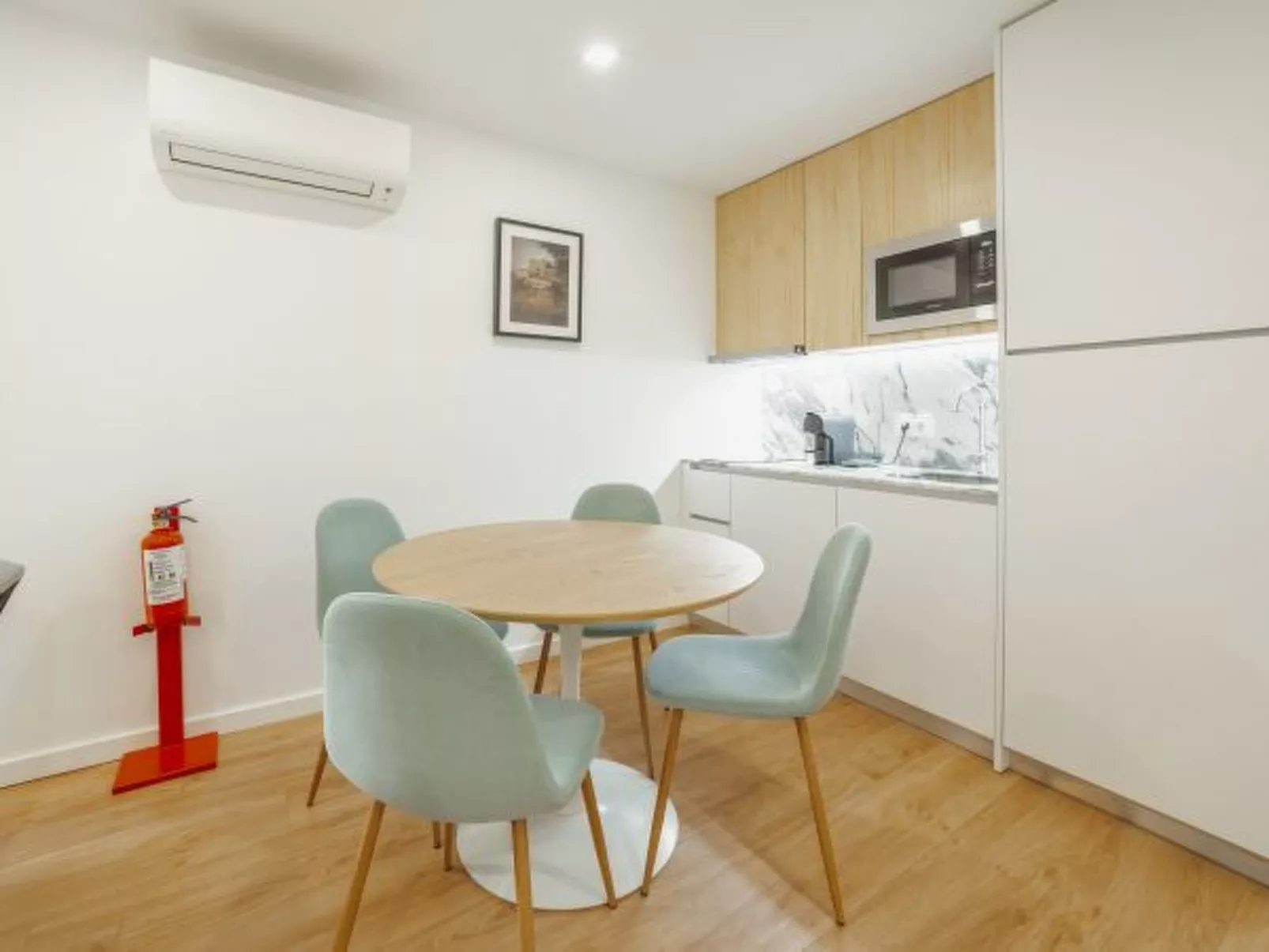 COURTYARD OPORTO DESIGN APARTMENT L WITH TERRACE - Inside