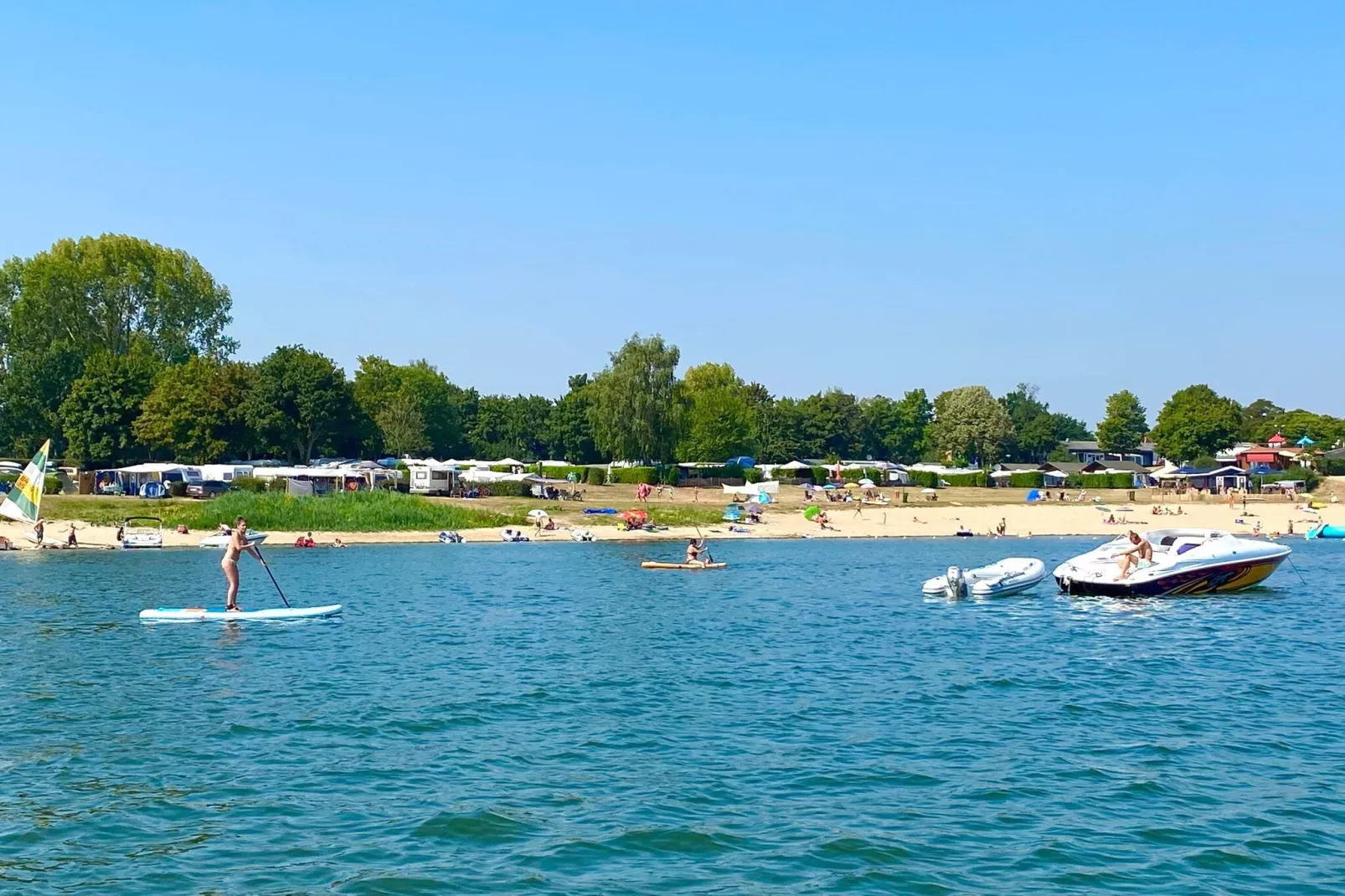 Recreatiepark Rhederlaagse Meren 18-Park facilities