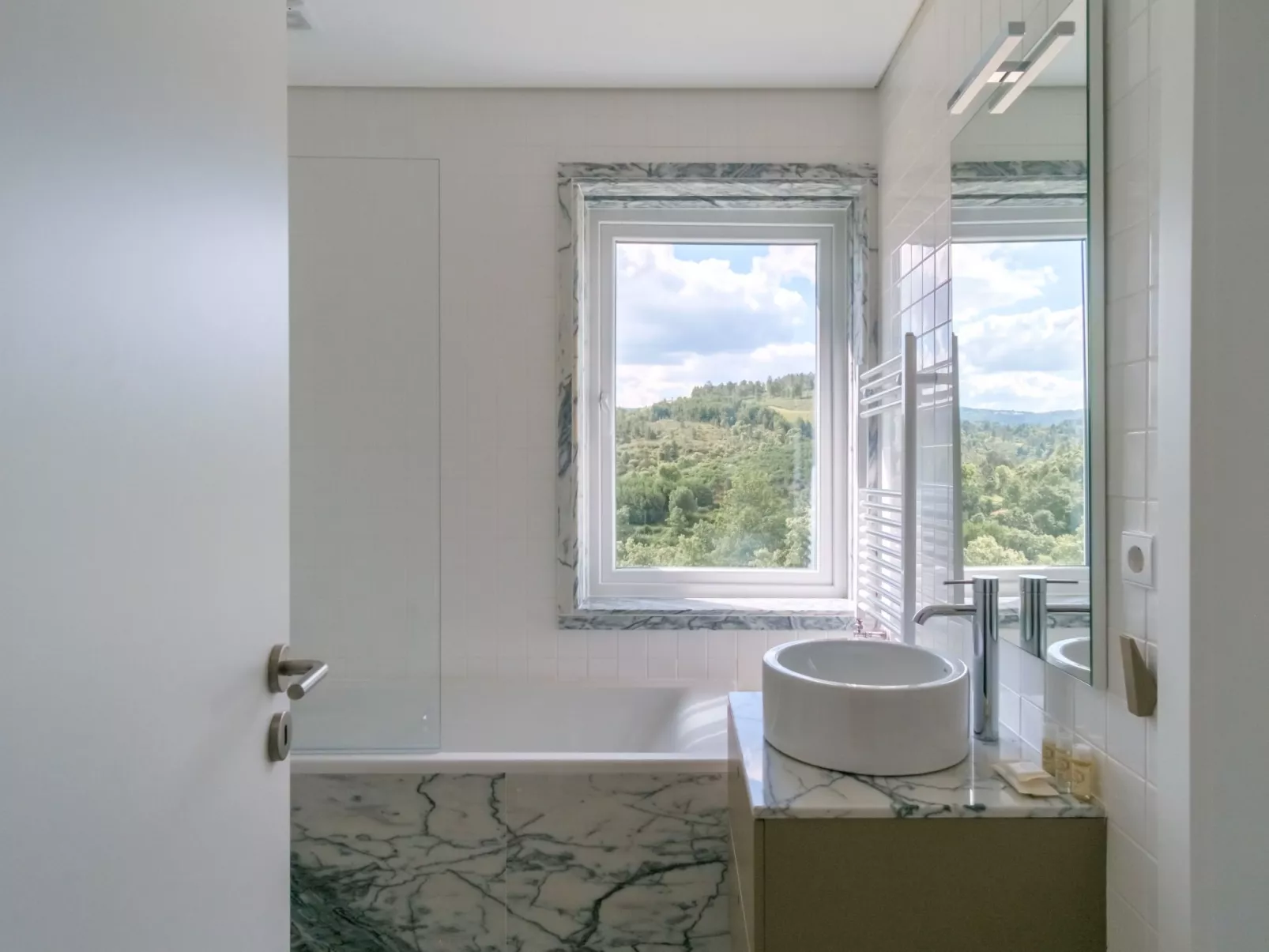 Ganzes Haus in Vila Soeiro Do Chão mit privatem Pool und Blick ins Grüne - Dedans