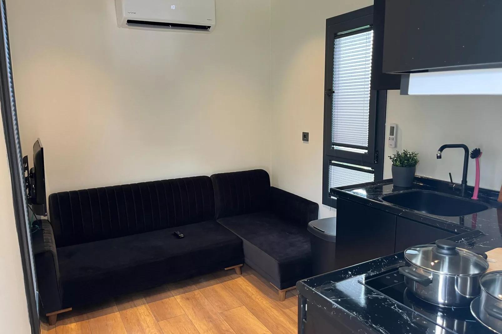 Recreatiepark Rhederlaagse Meren 19-Living room