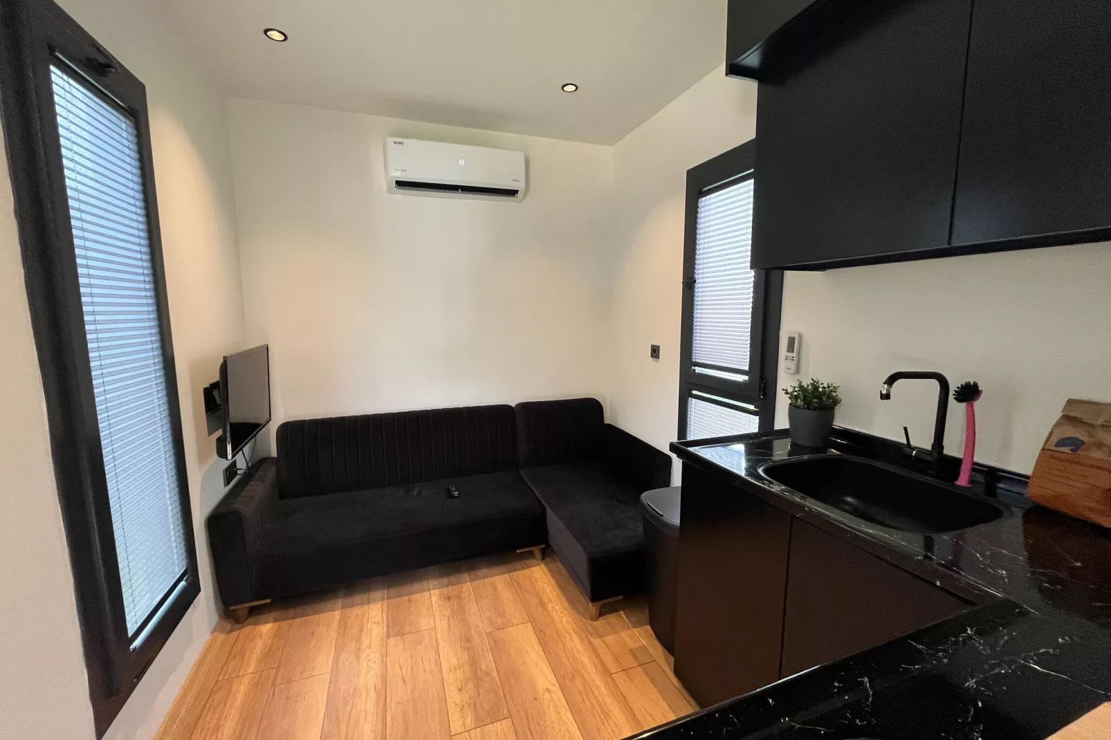 Recreatiepark Rhederlaagse Meren 19-Living room