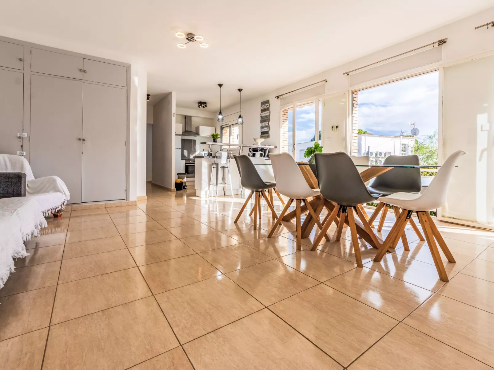 Higini Angles - Inside